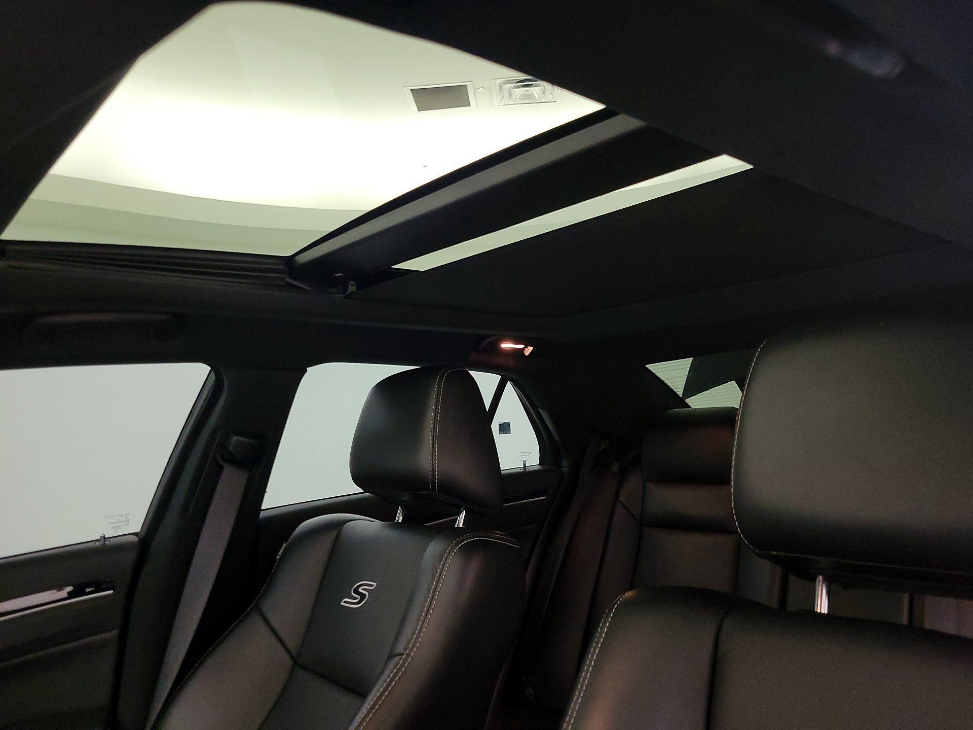 Thumbnail: 2023 Chrysler 300 - 19