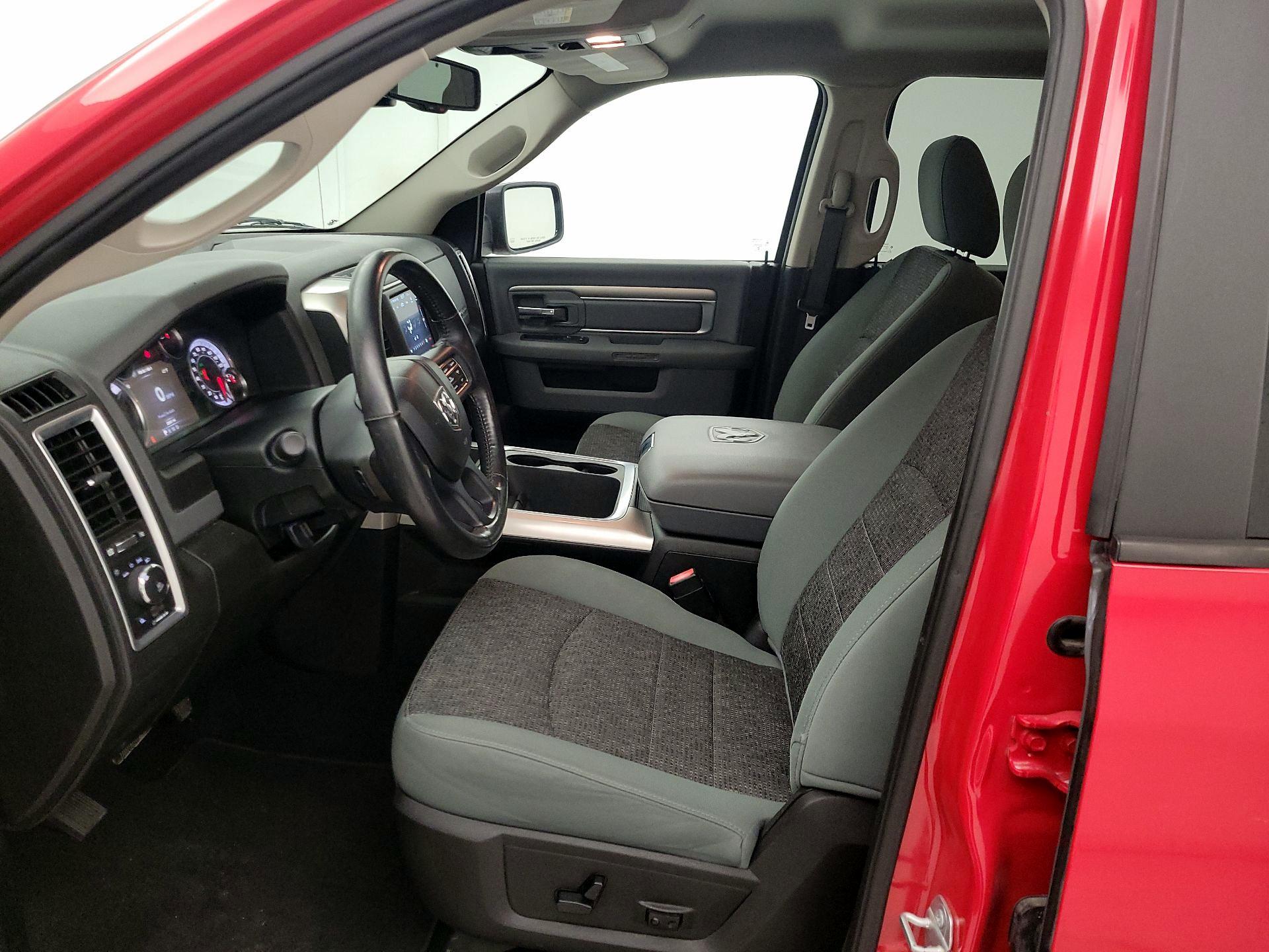 Thumbnail: 2019 RAM 1500 Classic - 11