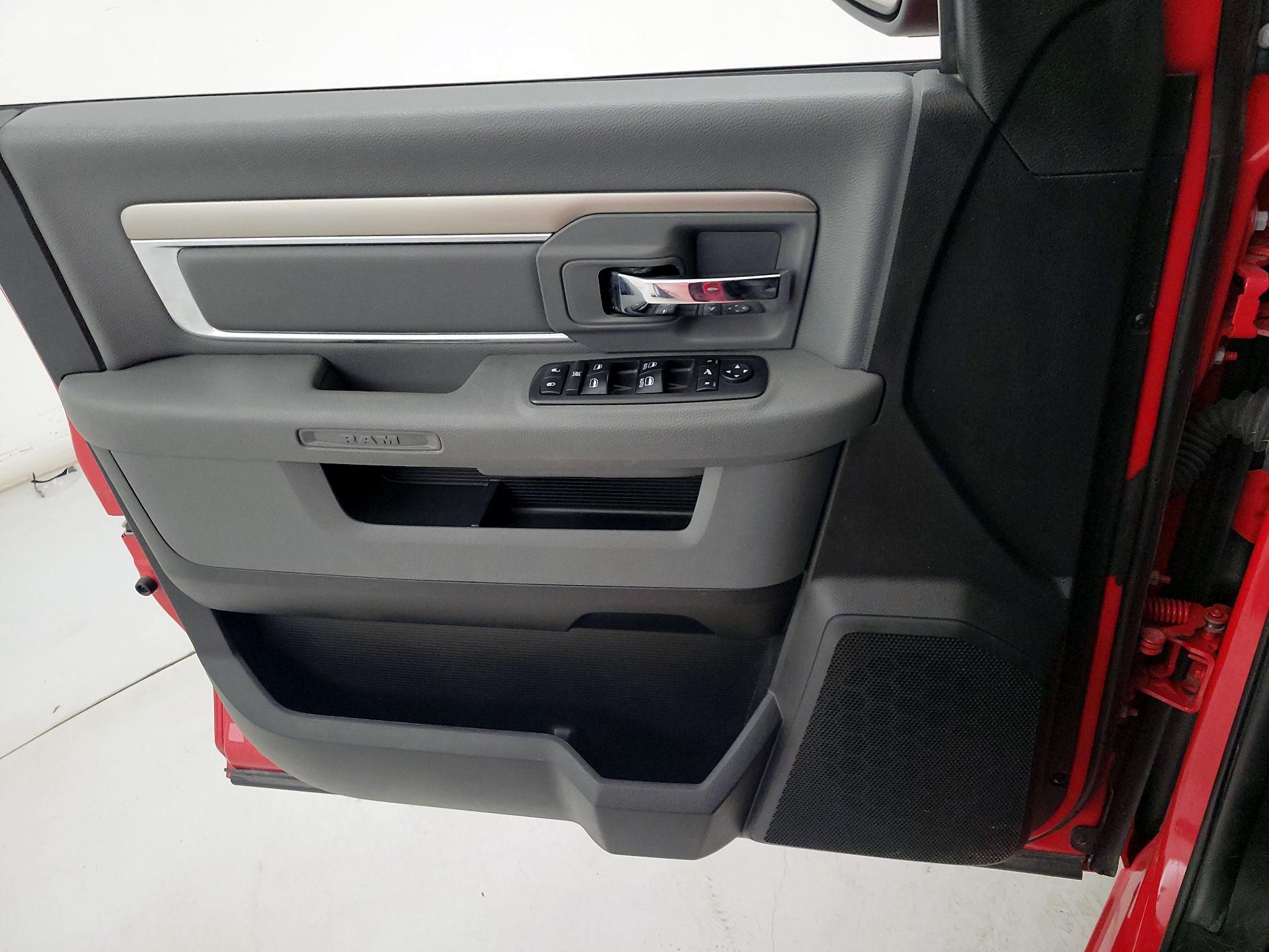 Thumbnail: 2019 RAM 1500 Classic - 12