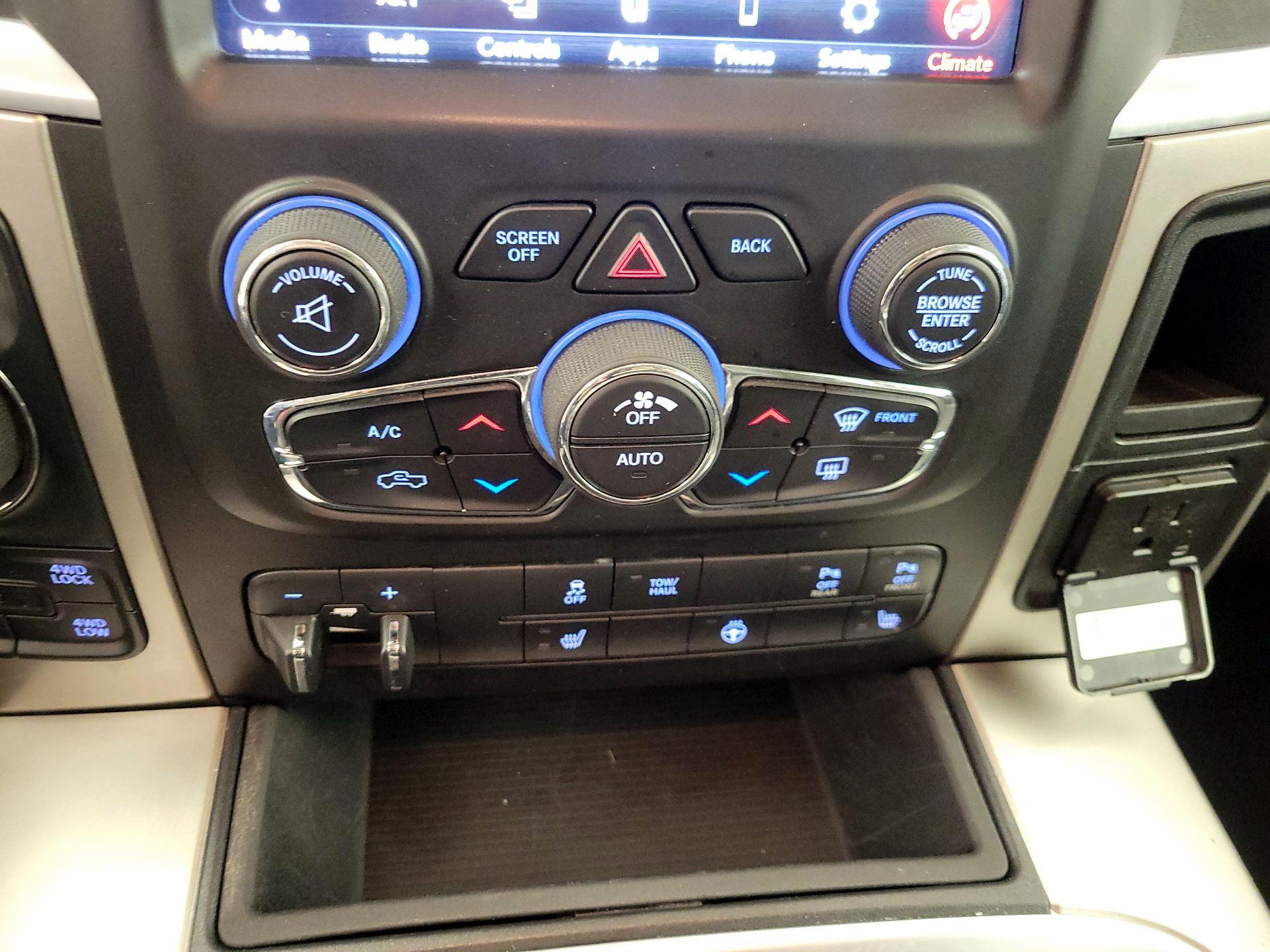 Thumbnail: 2019 RAM 1500 Classic - 16