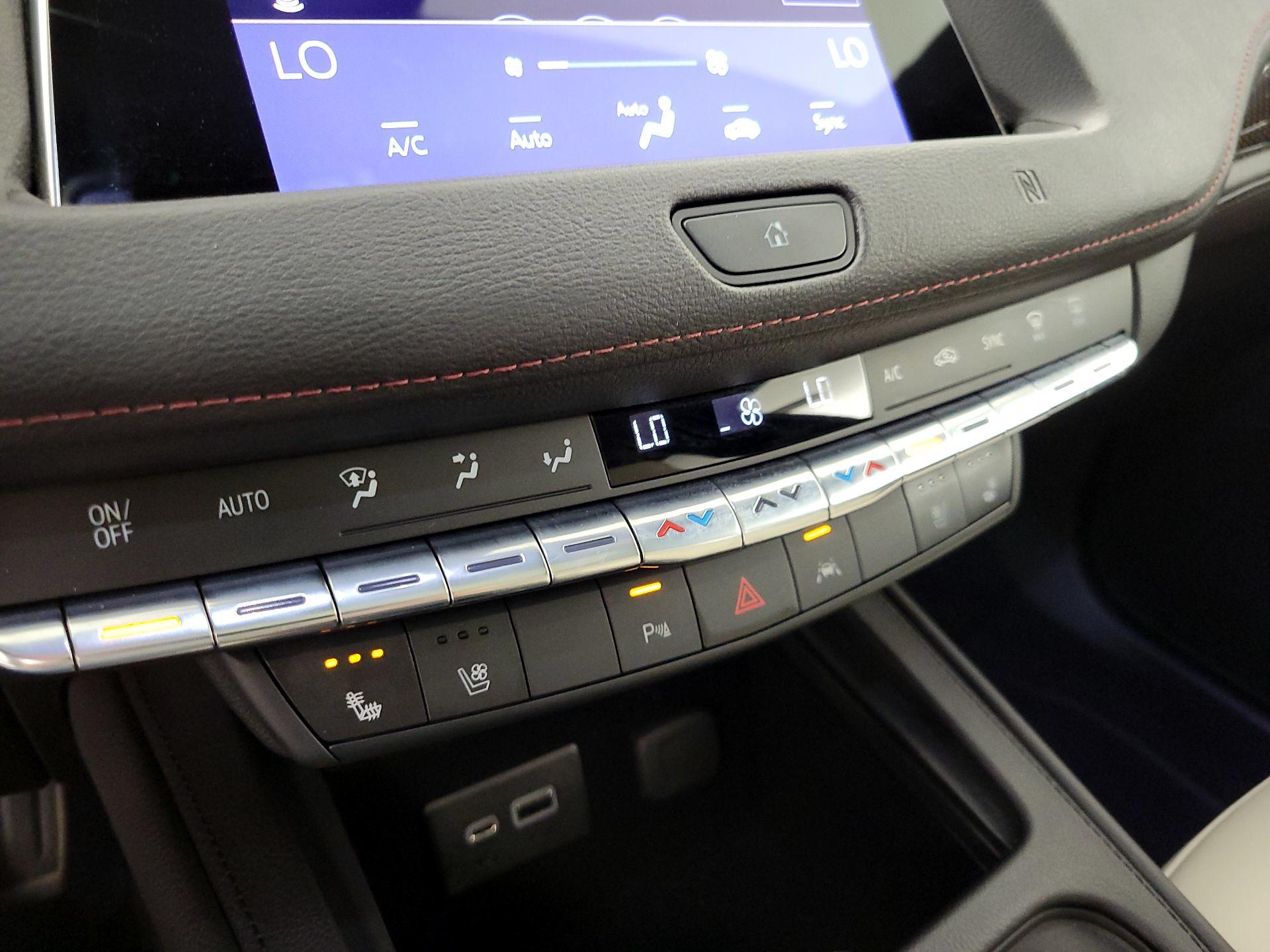 Thumbnail: 2019 Cadillac XT4 - 16