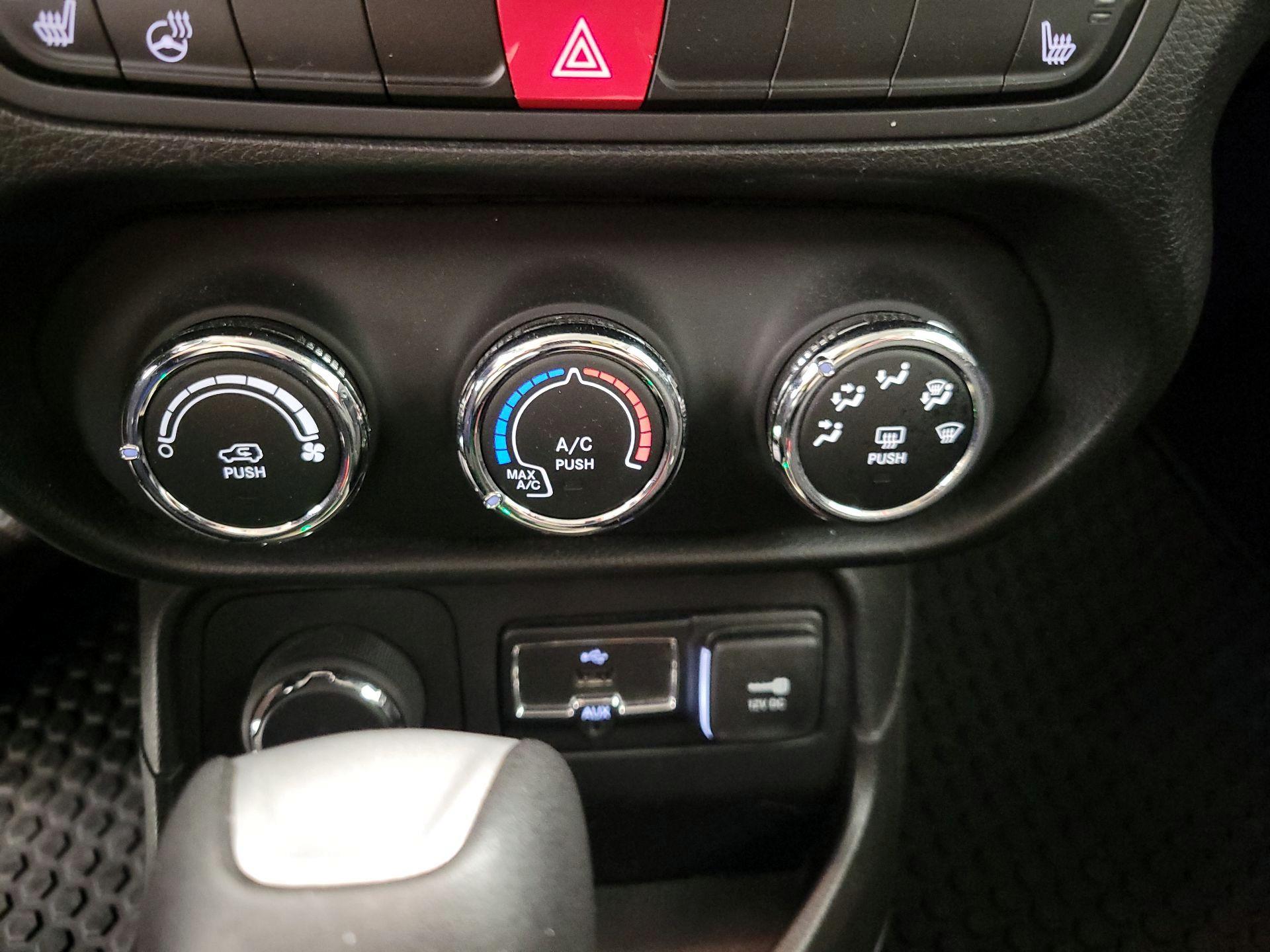 Thumbnail: 2017 Jeep Renegade - 17