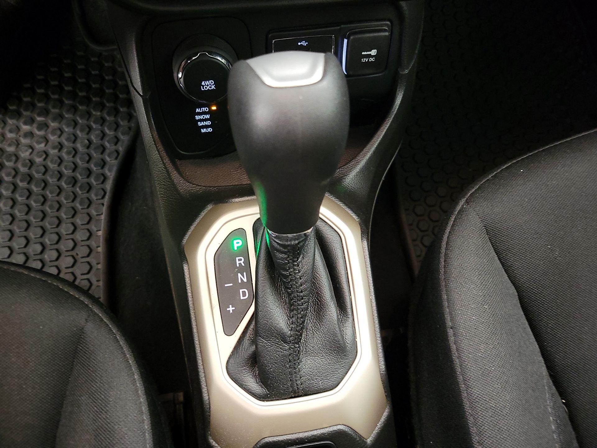 Thumbnail: 2017 Jeep Renegade - 18