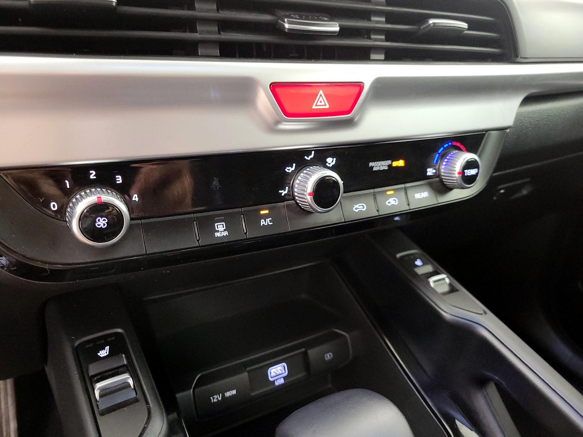 Thumbnail: 2020 Kia Telluride - 16