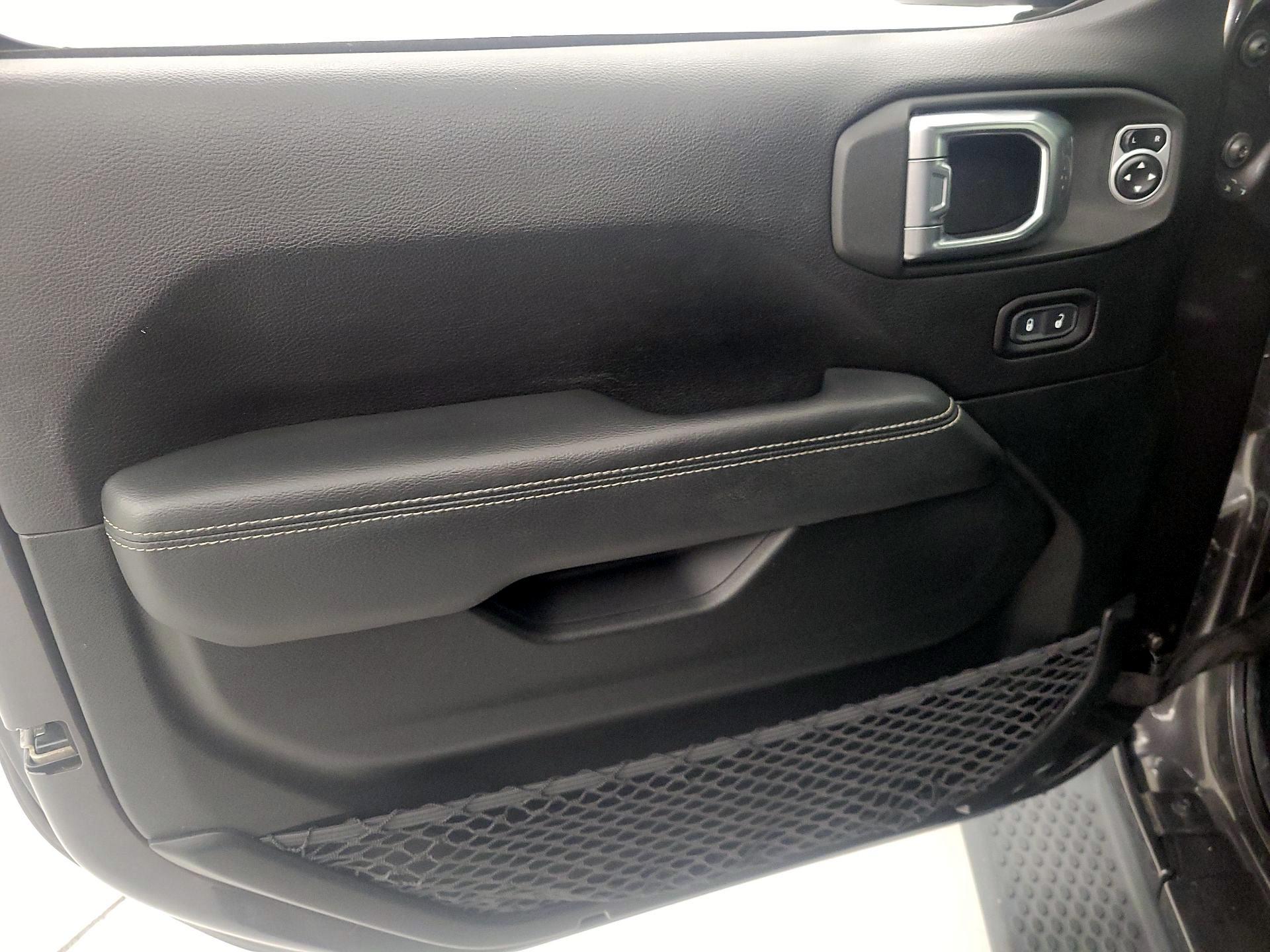 Thumbnail: 2019 Jeep Wrangler - 12