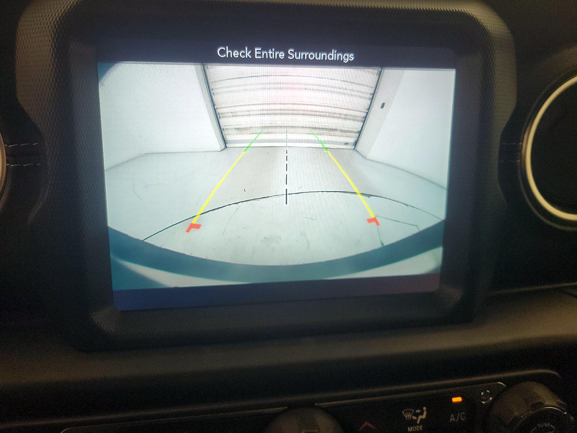 Thumbnail: 2019 Jeep Wrangler - 15