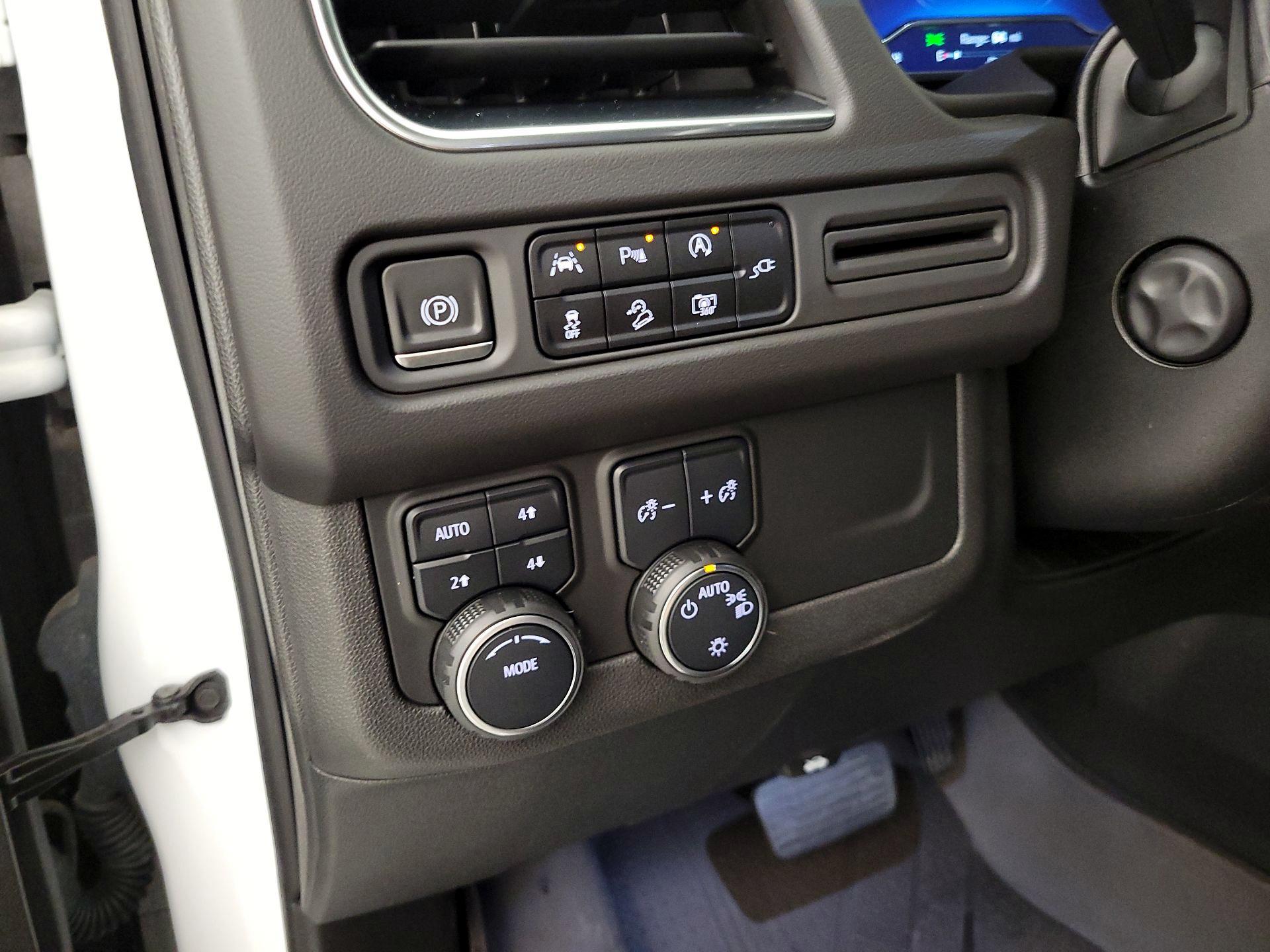 Thumbnail: 2022 Chevrolet Suburban - 13