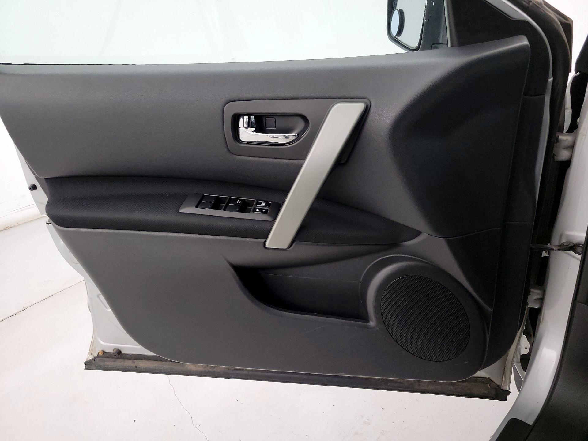 Thumbnail: 2015 Nissan Rogue - 12