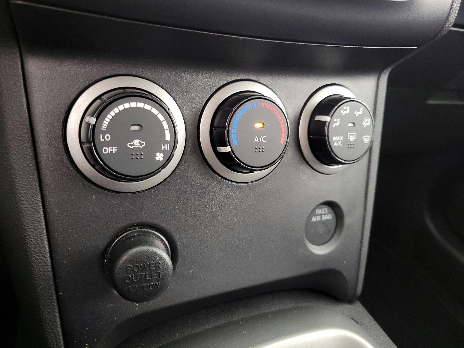 Thumbnail: 2015 Nissan Rogue - 16