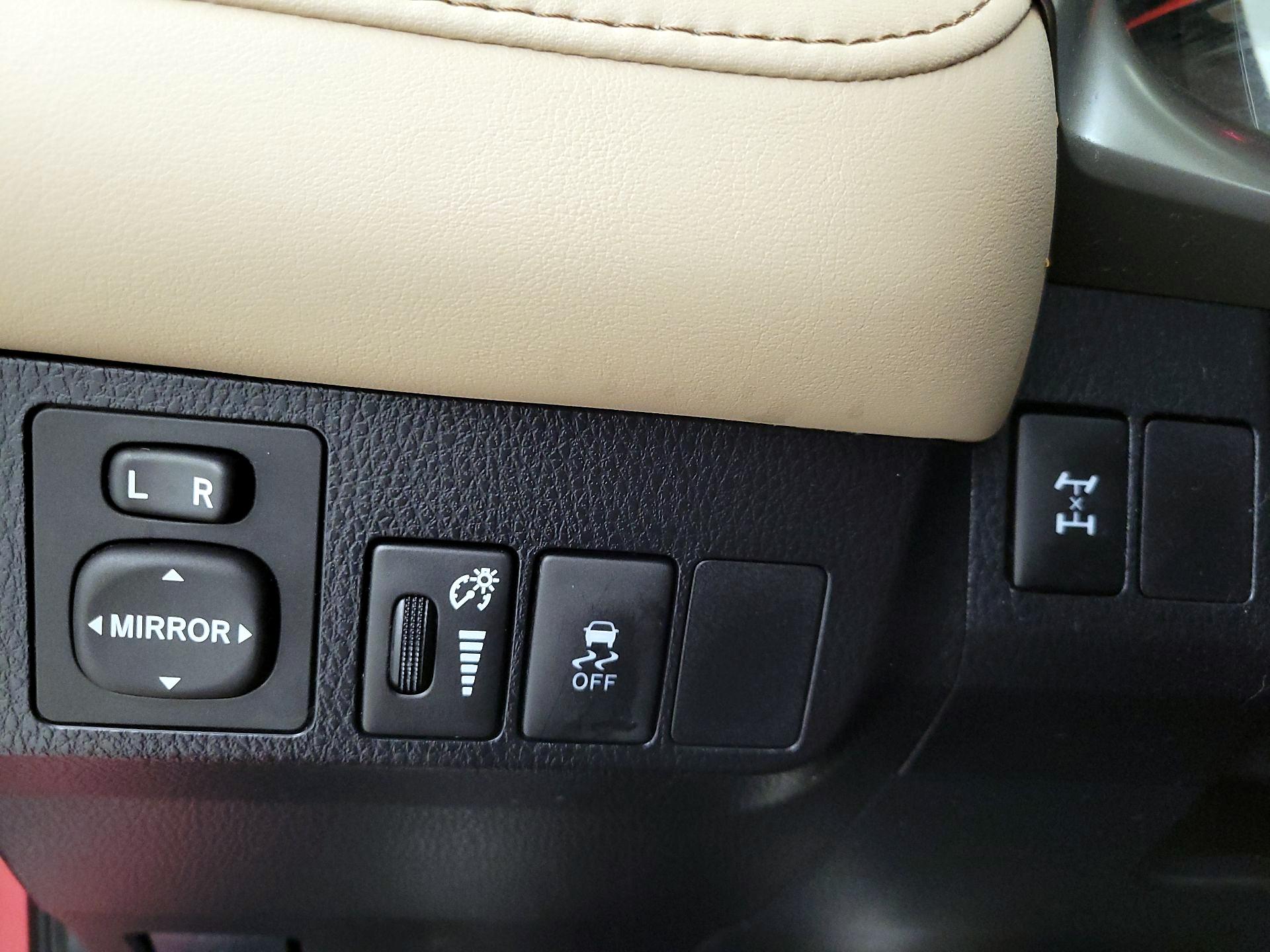 Thumbnail: 2015 Toyota RAV4 - 13