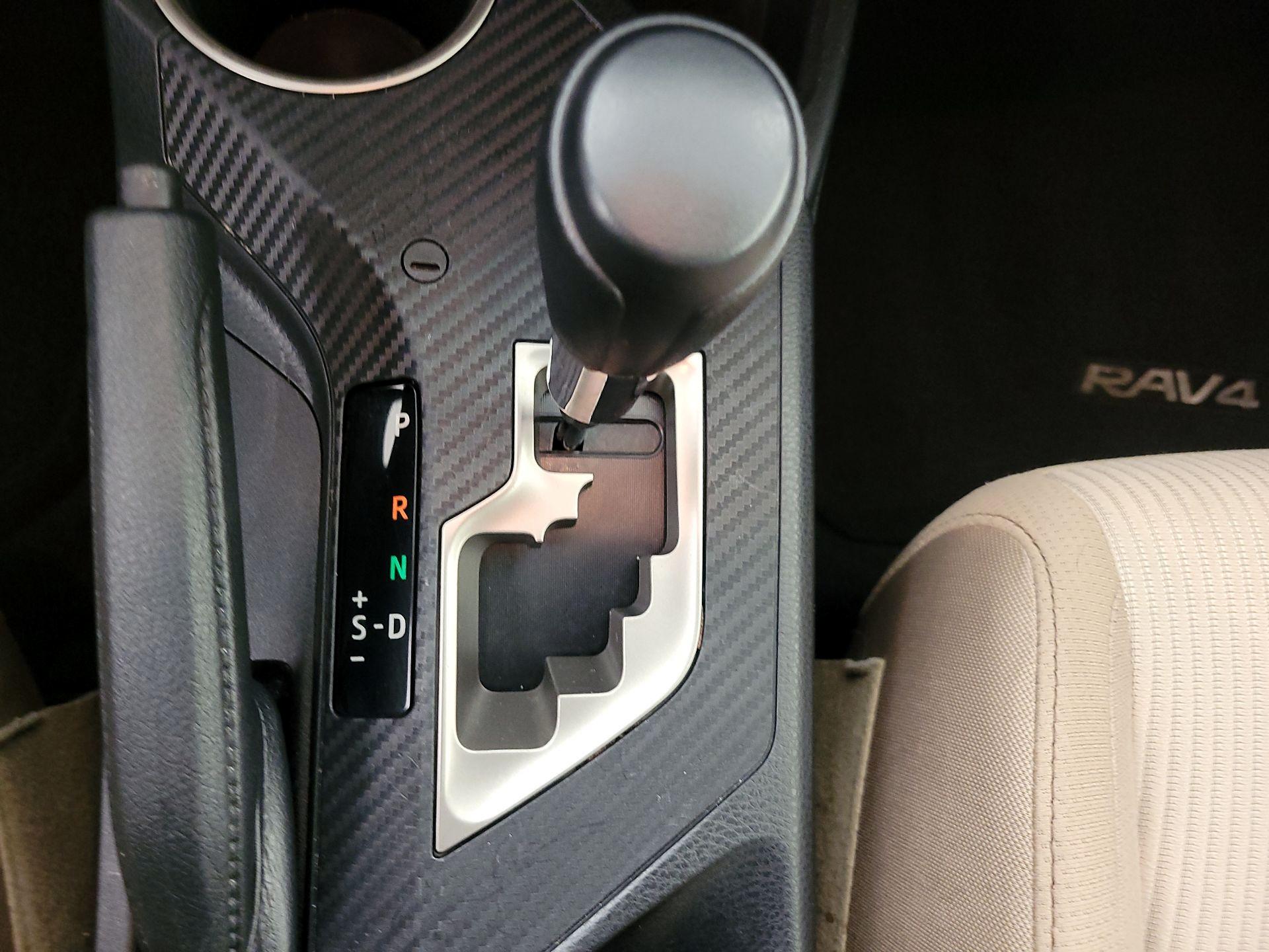 Thumbnail: 2015 Toyota RAV4 - 17