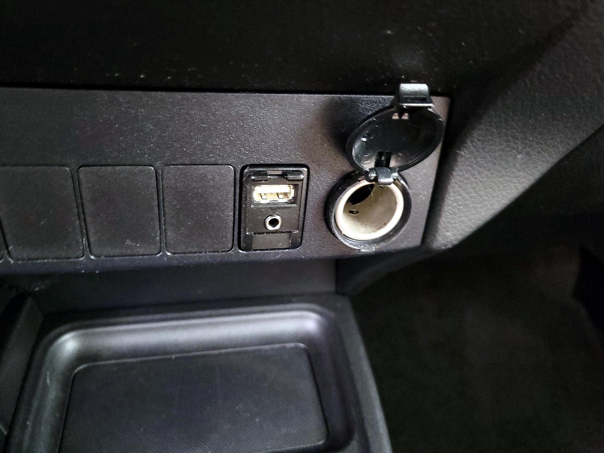 Thumbnail: 2015 Toyota RAV4 - 18