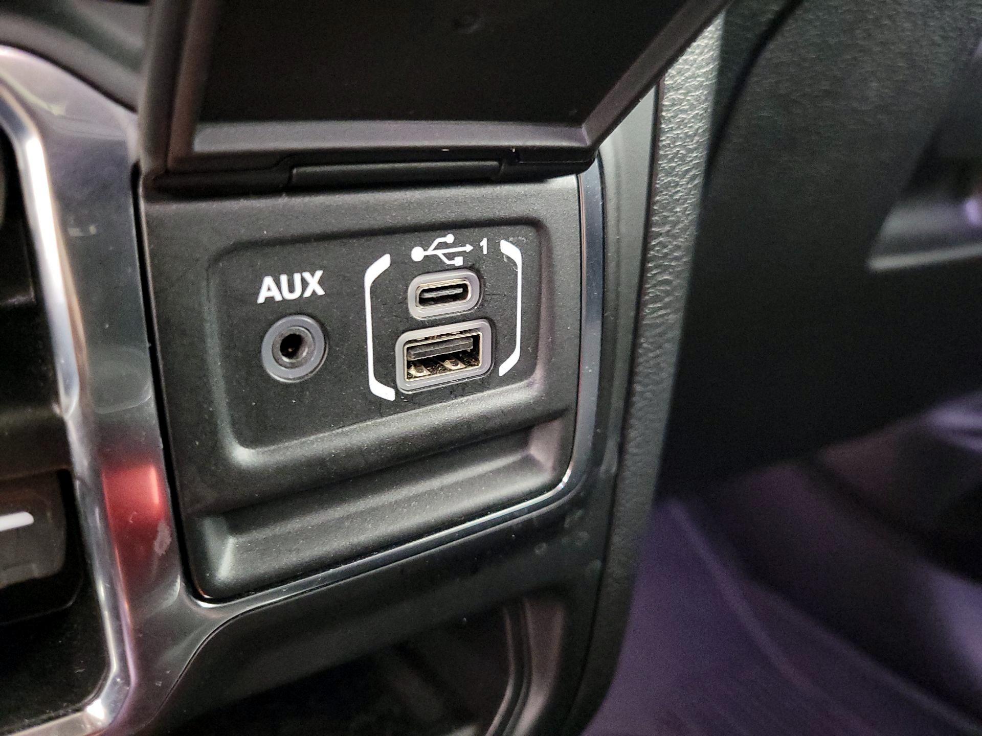 Thumbnail: 2022 Jeep Wrangler - 18
