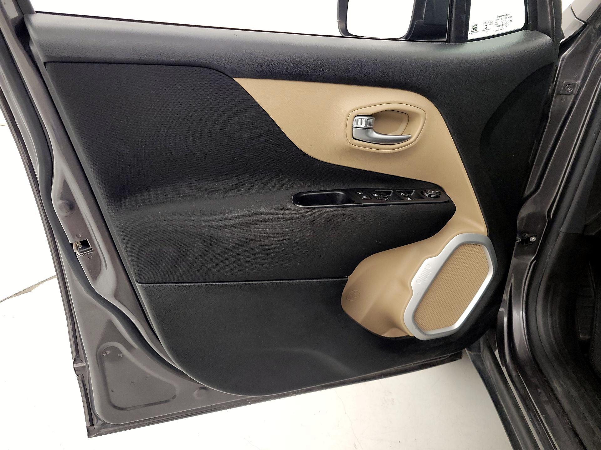 Thumbnail: 2016 Jeep Renegade - 12