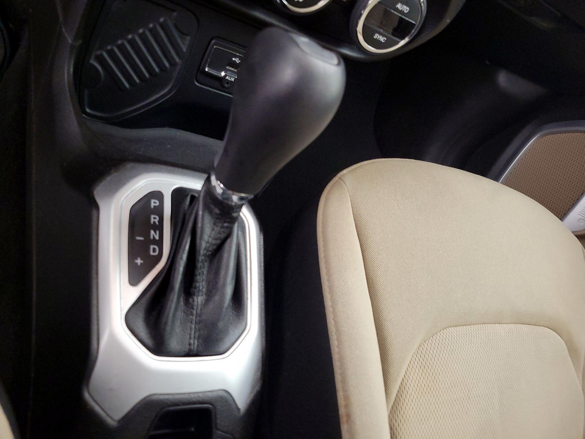 Thumbnail: 2016 Jeep Renegade - 17