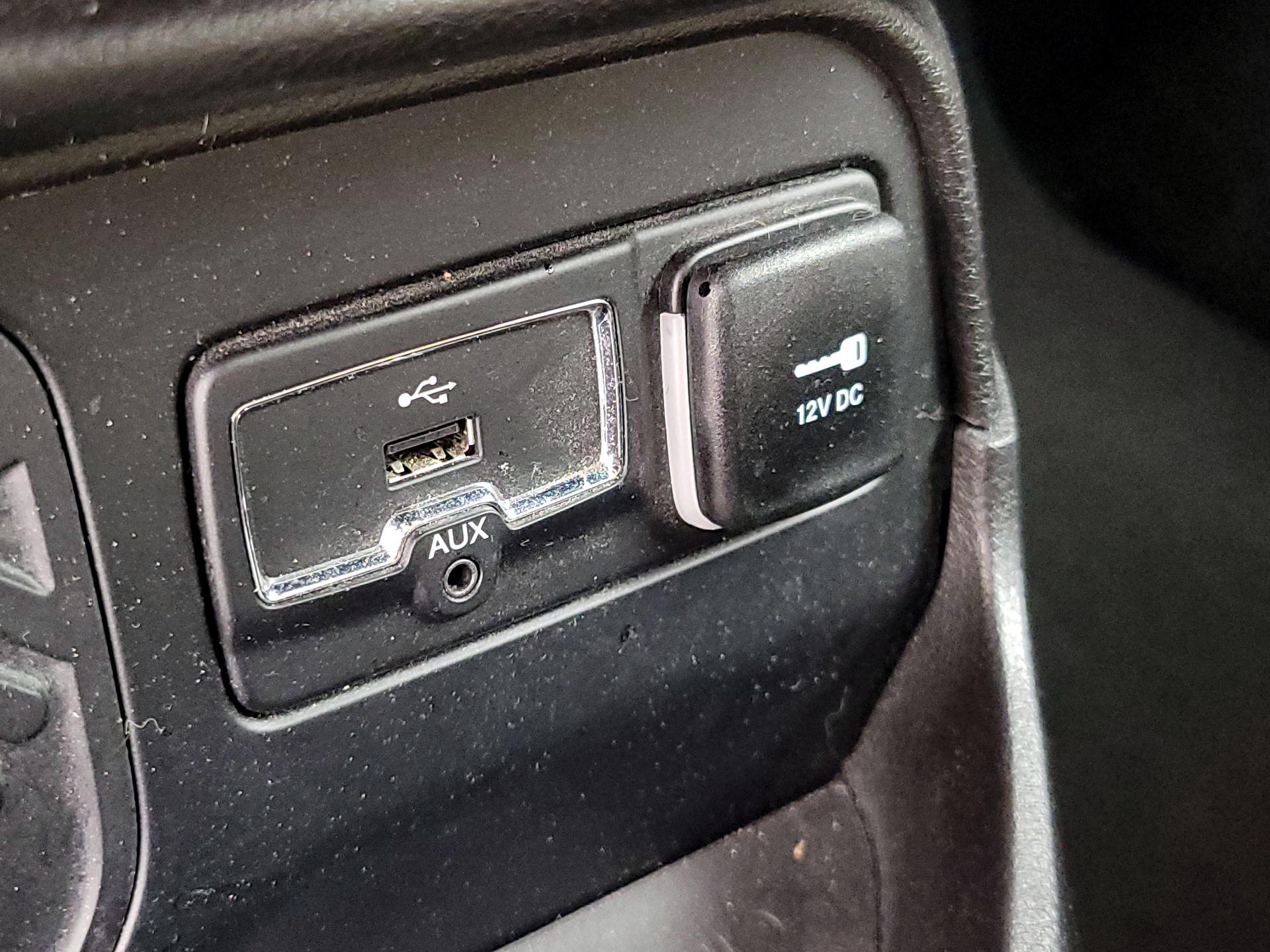 Thumbnail: 2016 Jeep Renegade - 18
