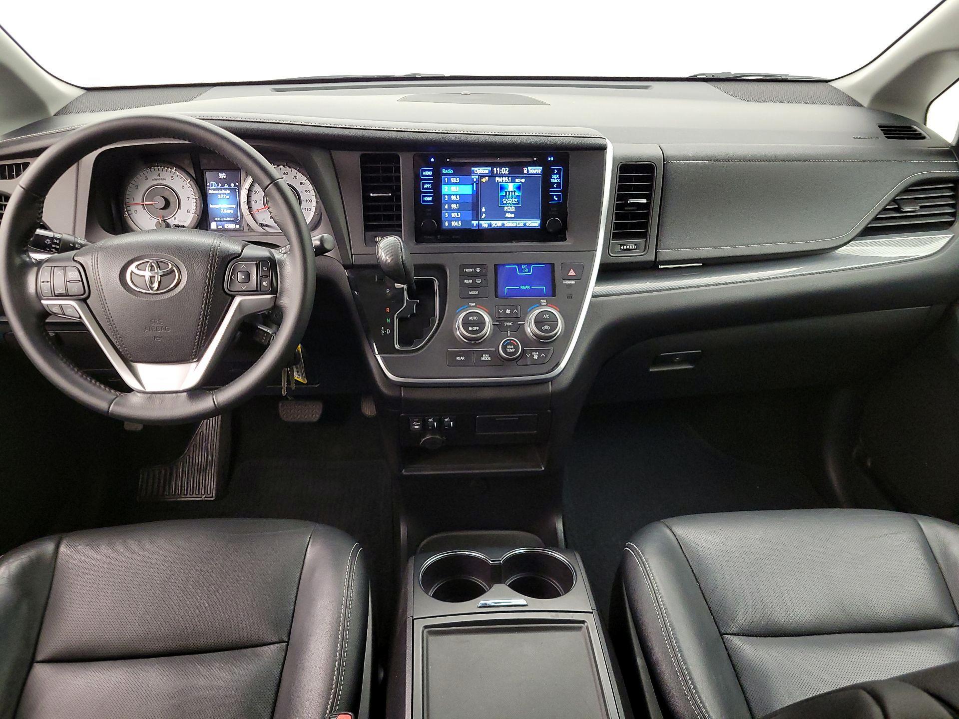 Thumbnail: 2016 Toyota Sienna - 9