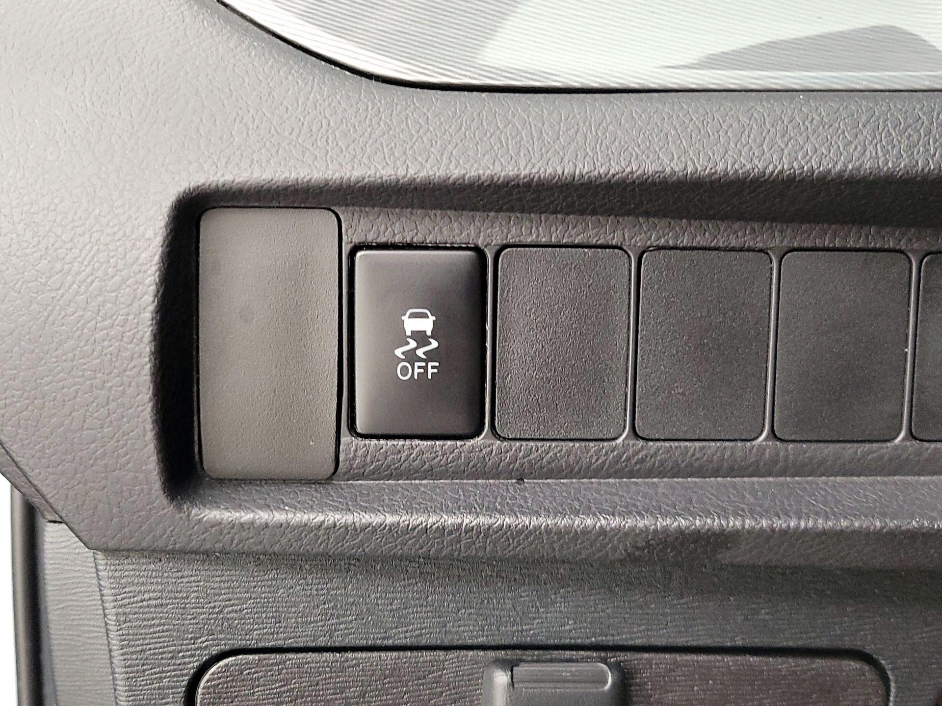 Thumbnail: 2016 Toyota Sienna - 13