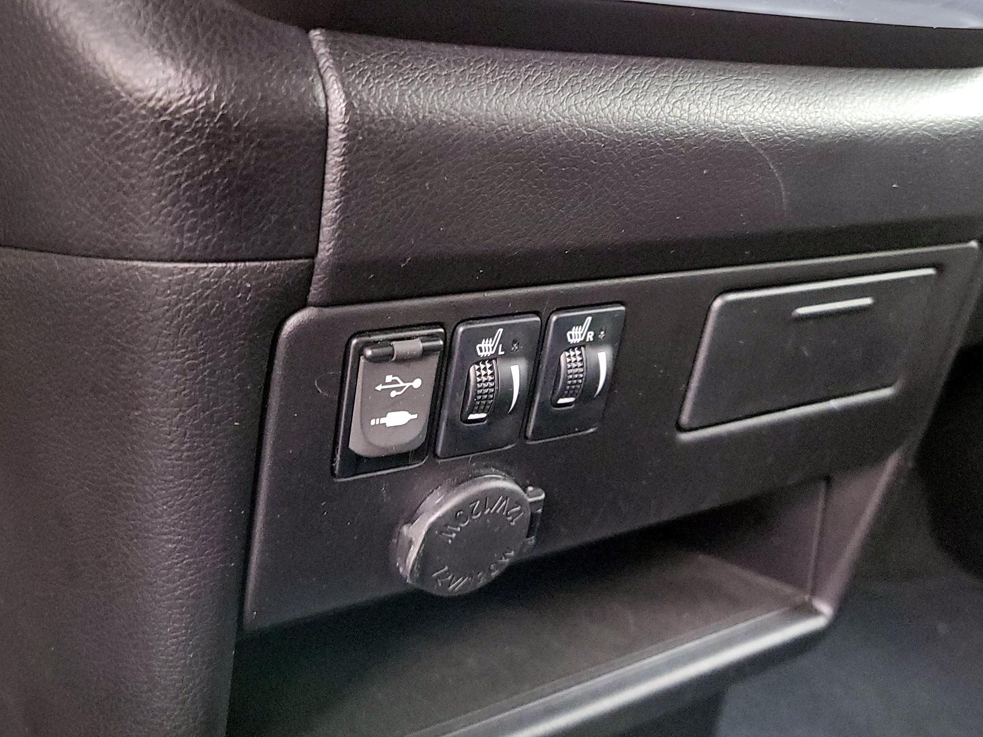 Thumbnail: 2016 Toyota Sienna - 18