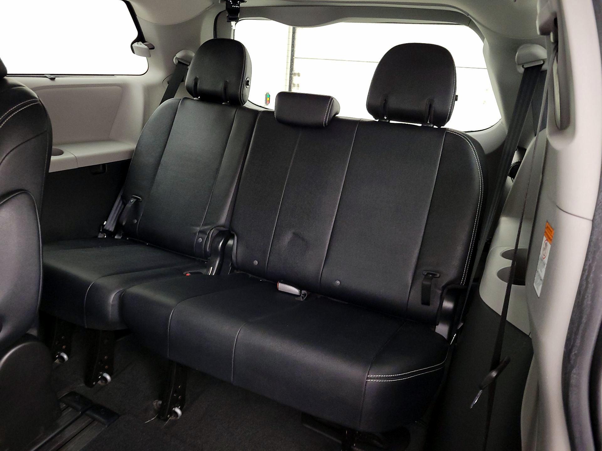 Thumbnail: 2016 Toyota Sienna - 20