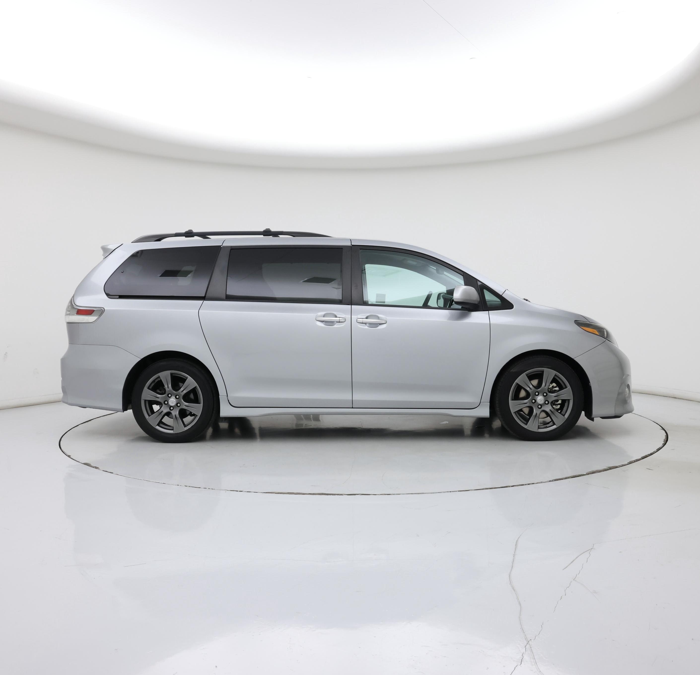 Thumbnail: 2016 Toyota Sienna - 7
