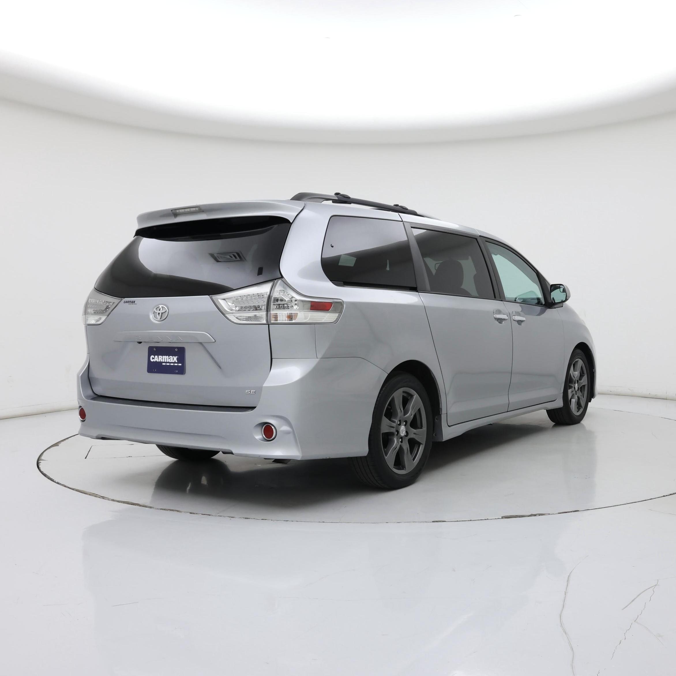 Thumbnail: 2016 Toyota Sienna - 8