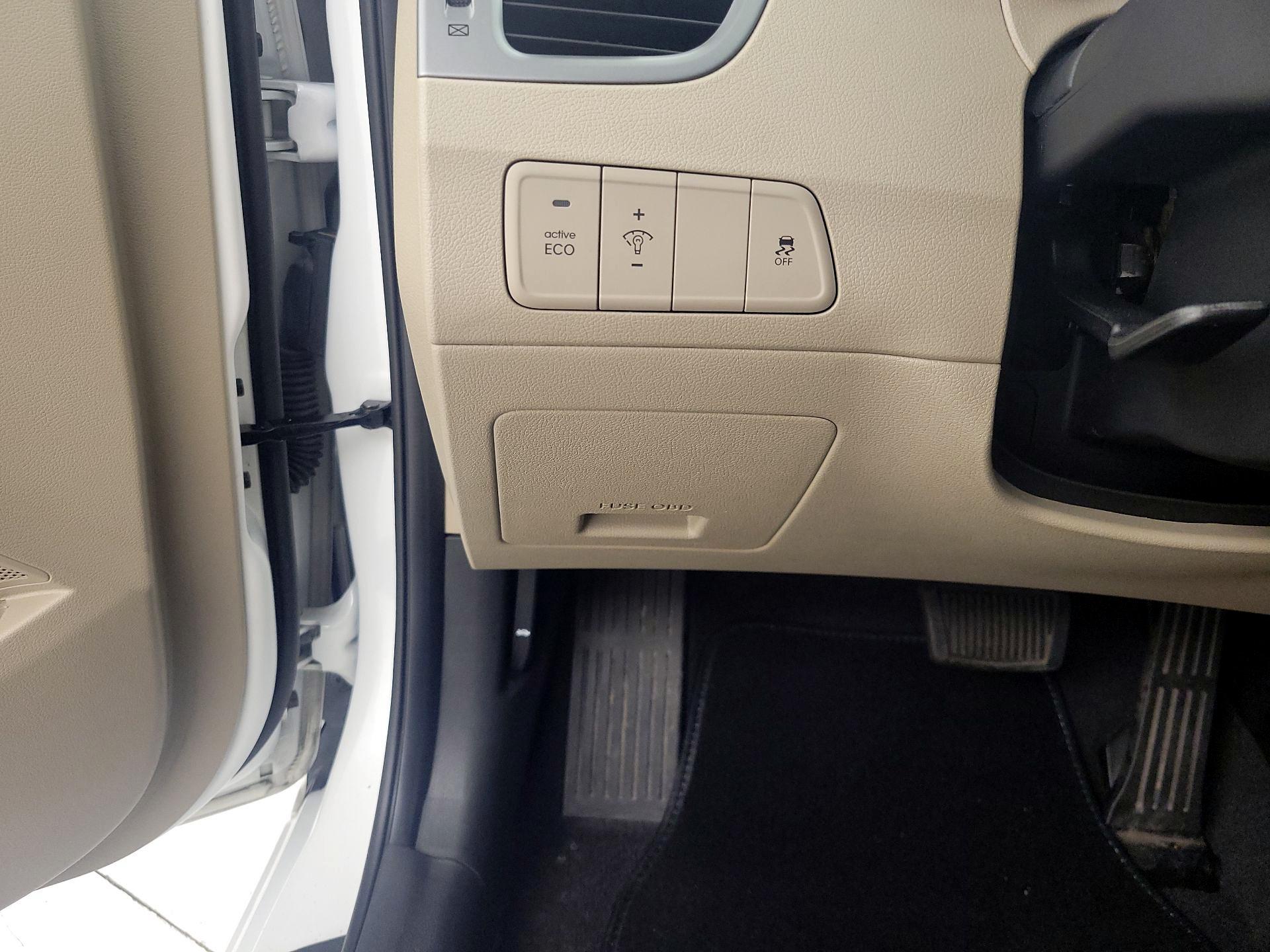 Thumbnail: 2014 Hyundai Elantra - 13