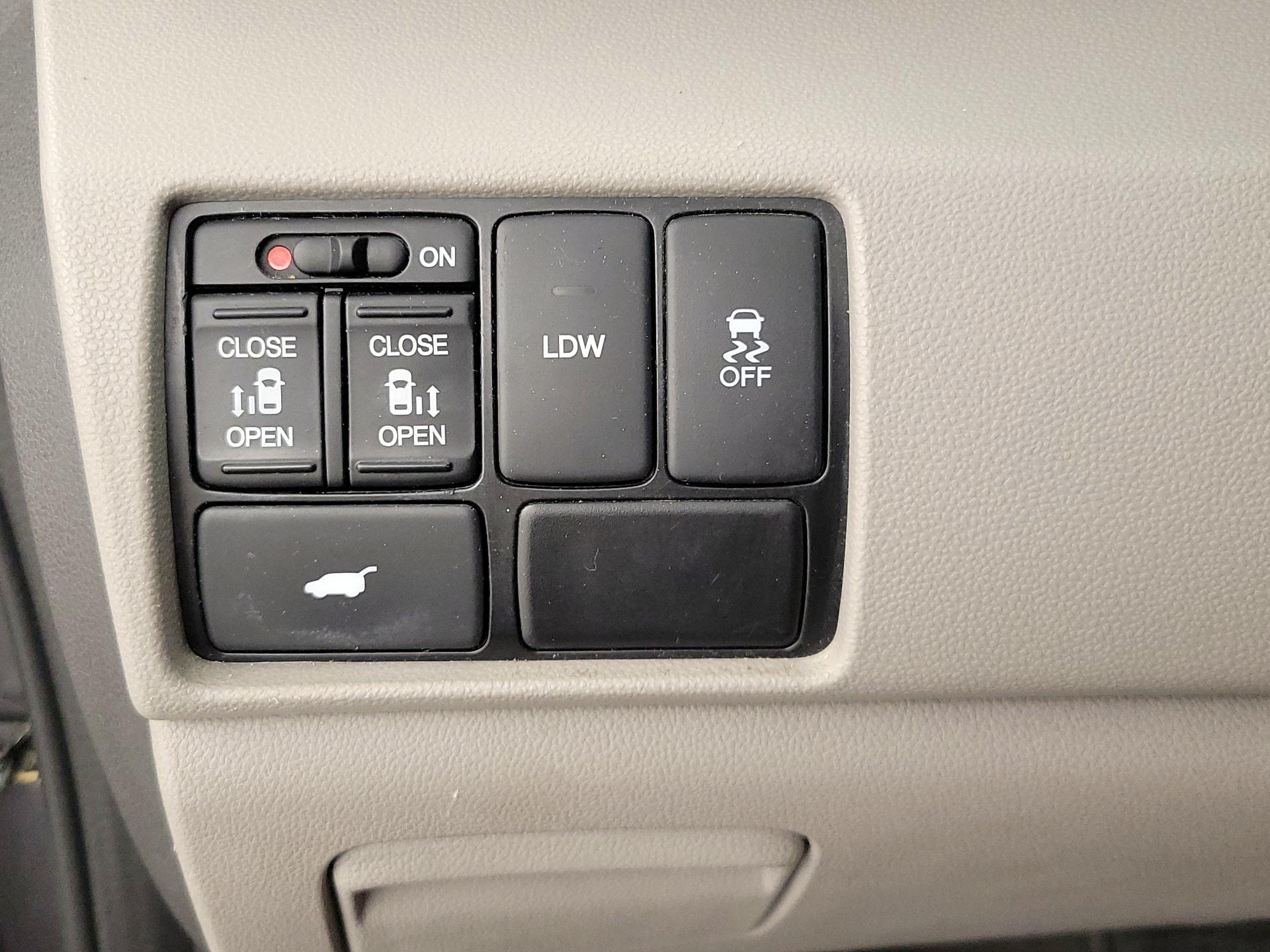 Thumbnail: 2016 Honda Odyssey - 13