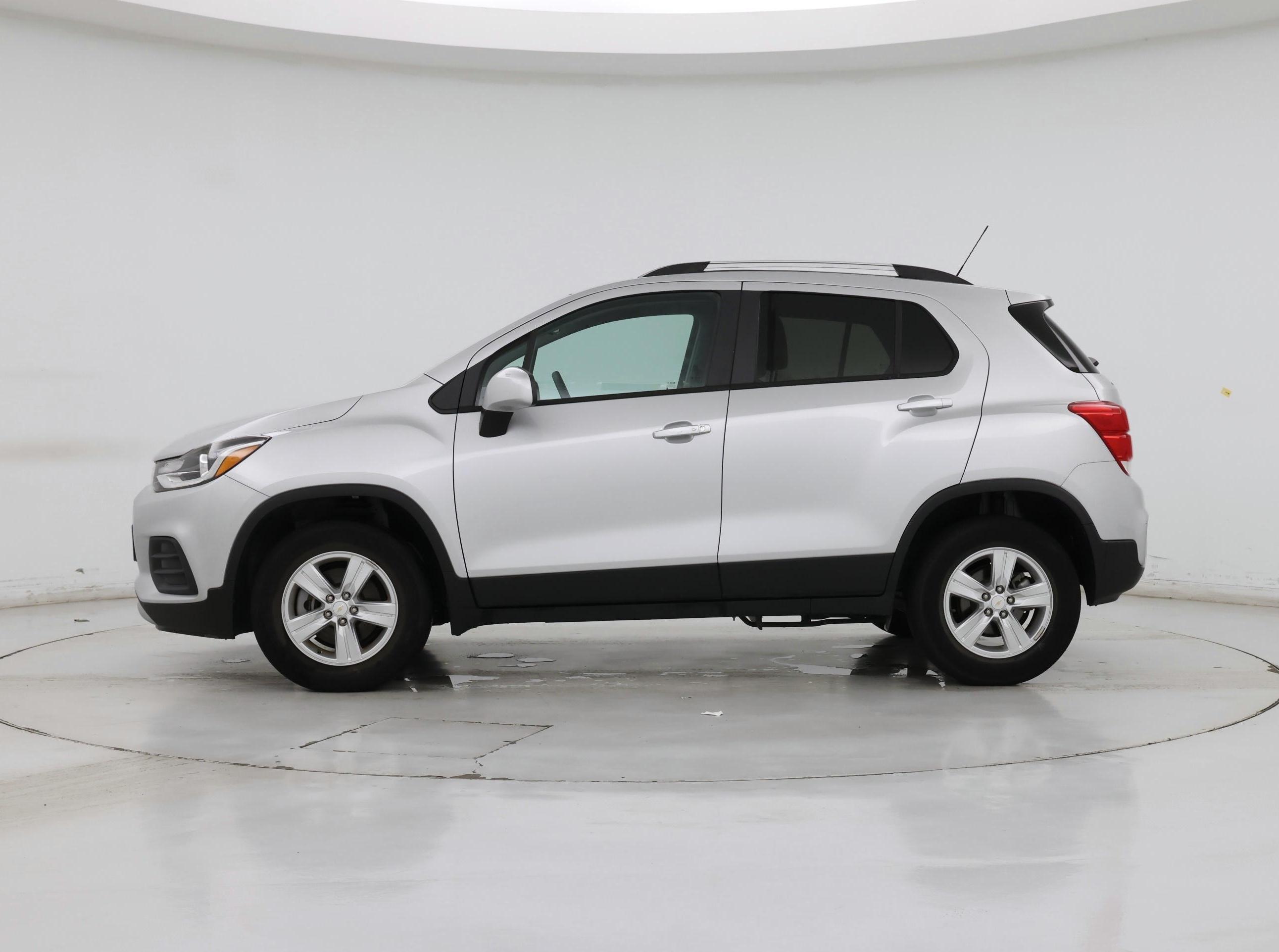 Thumbnail: 2022 Chevrolet Trax - 3