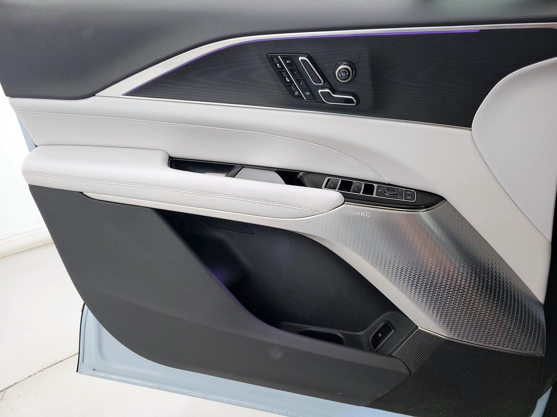 Thumbnail: 2024 Cadillac Lyriq - 12
