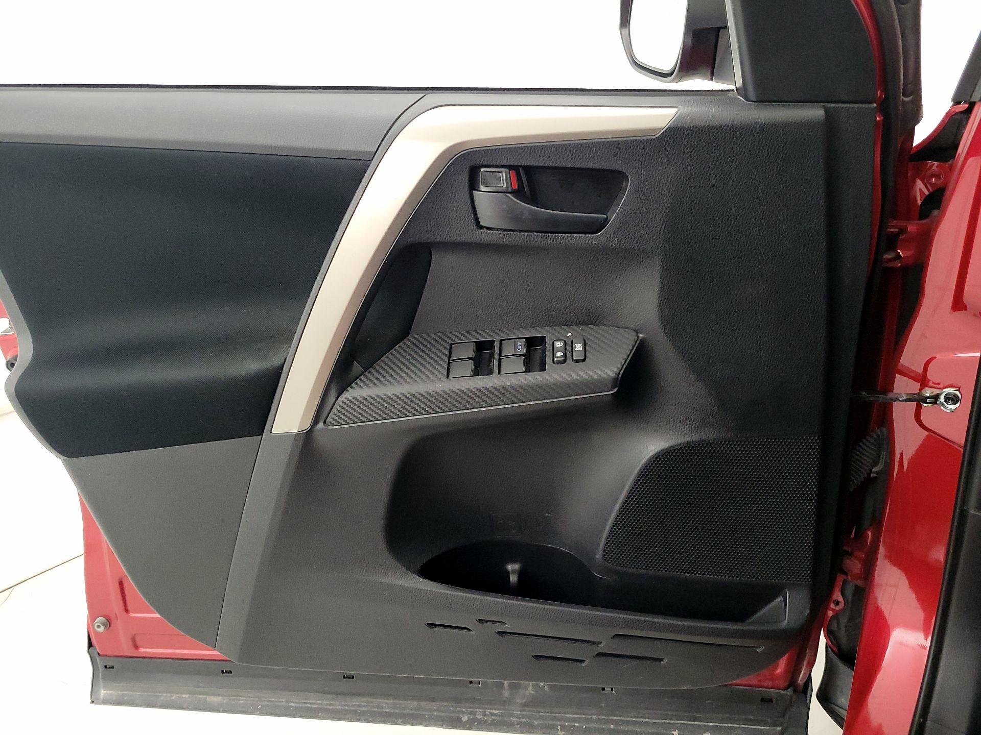 Thumbnail: 2015 Toyota RAV4 - 12