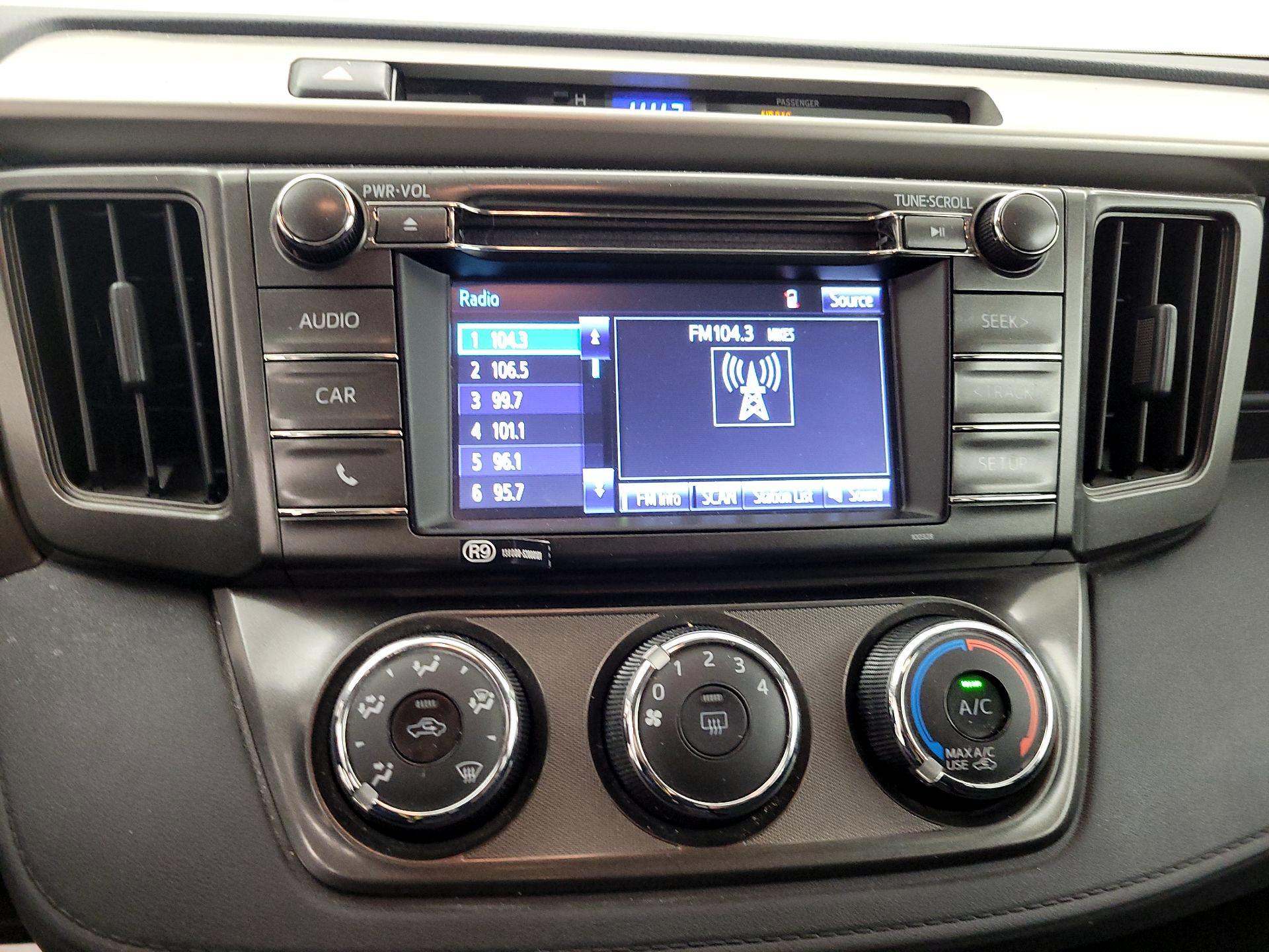 Thumbnail: 2015 Toyota RAV4 - 15