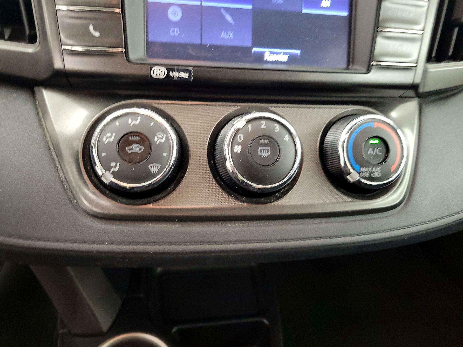 Thumbnail: 2015 Toyota RAV4 - 16