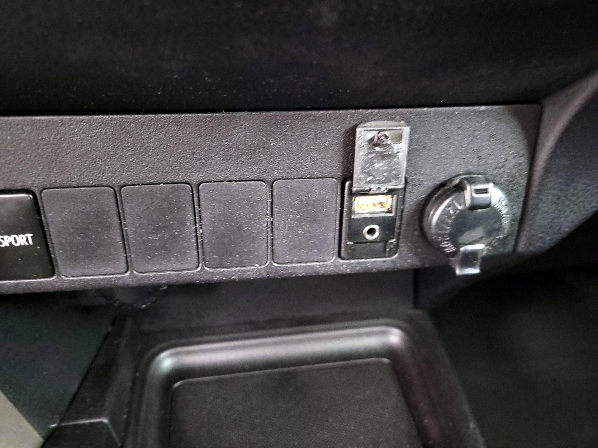 Thumbnail: 2015 Toyota RAV4 - 18
