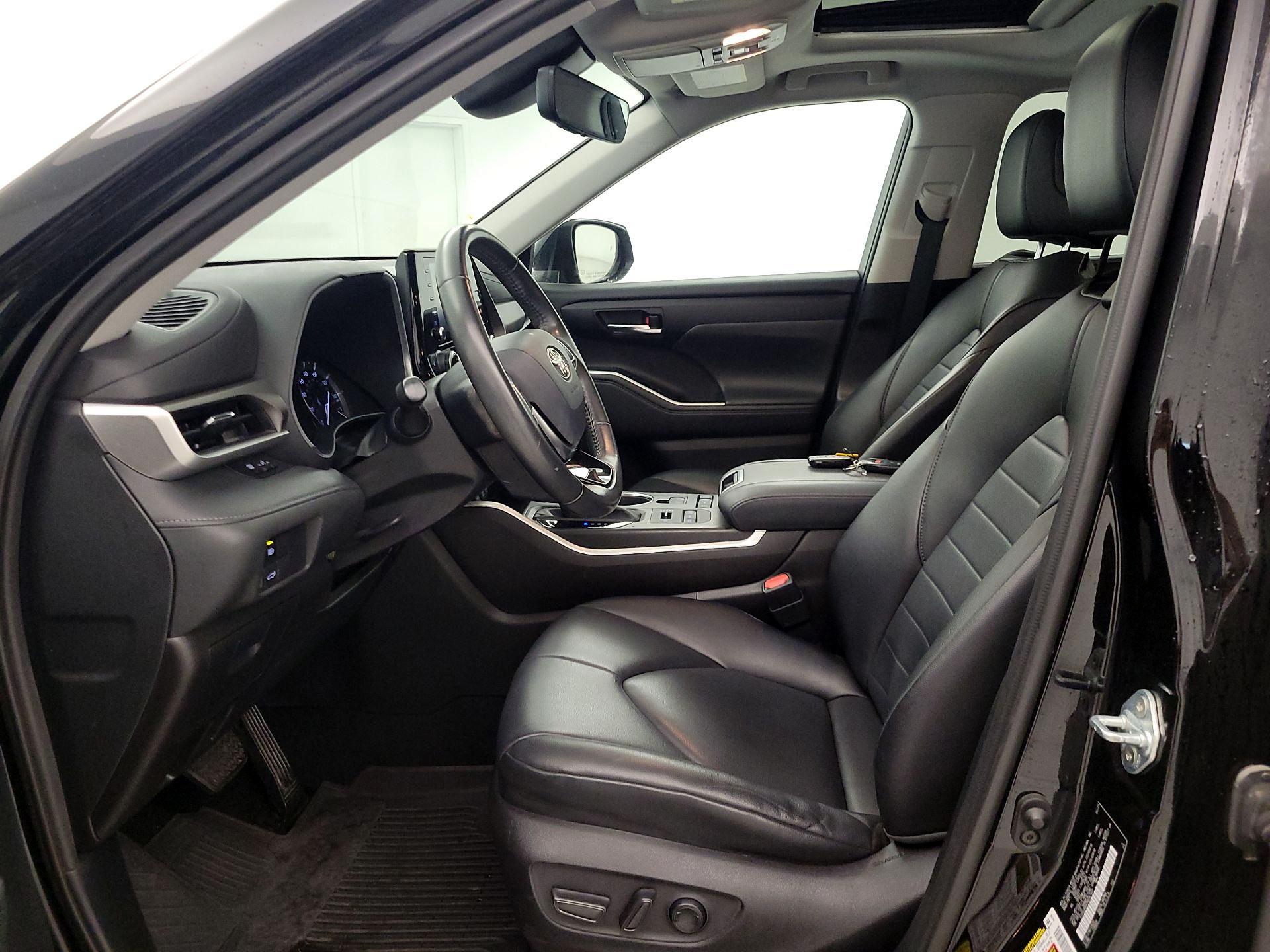 Thumbnail: 2021 Toyota Highlander - 11