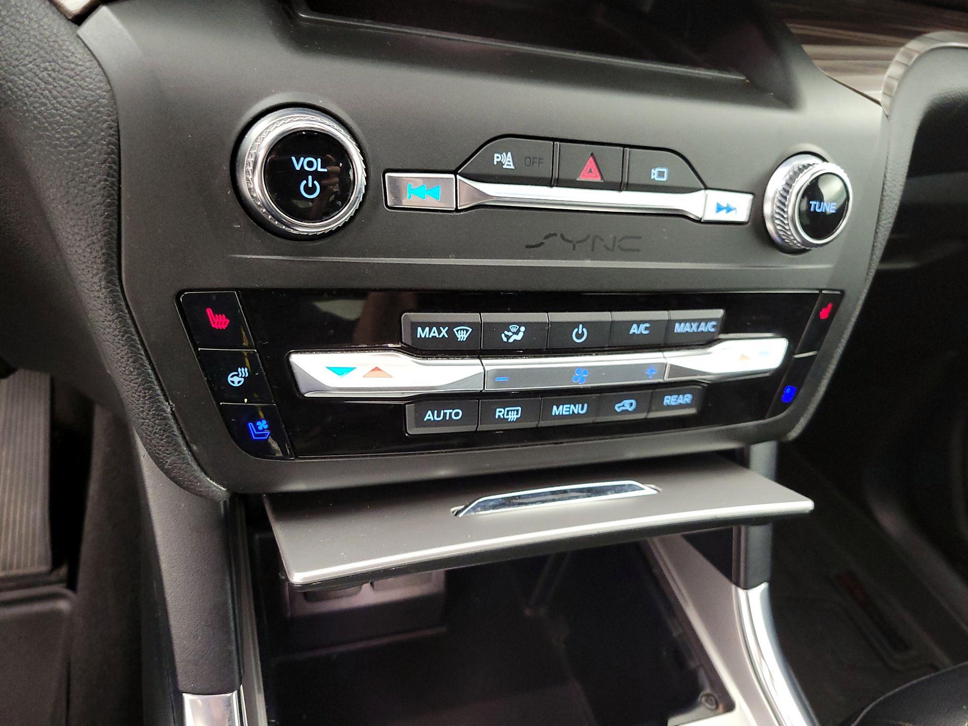 Thumbnail: 2020 Ford Explorer - 17