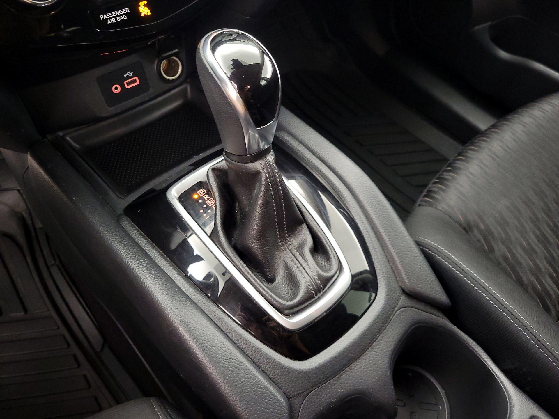 Thumbnail: 2019 Nissan Rogue - 17