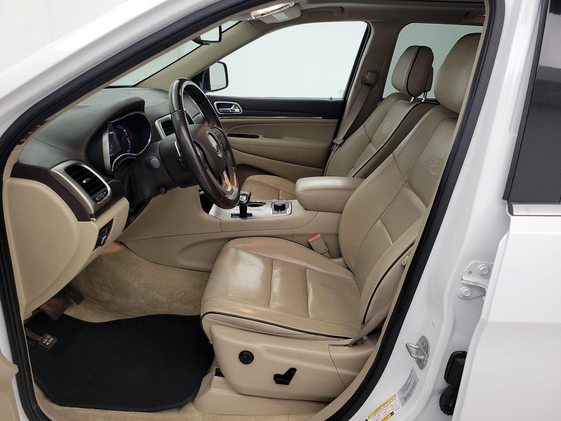 Thumbnail: 2015 Jeep Grand Cherokee - 11