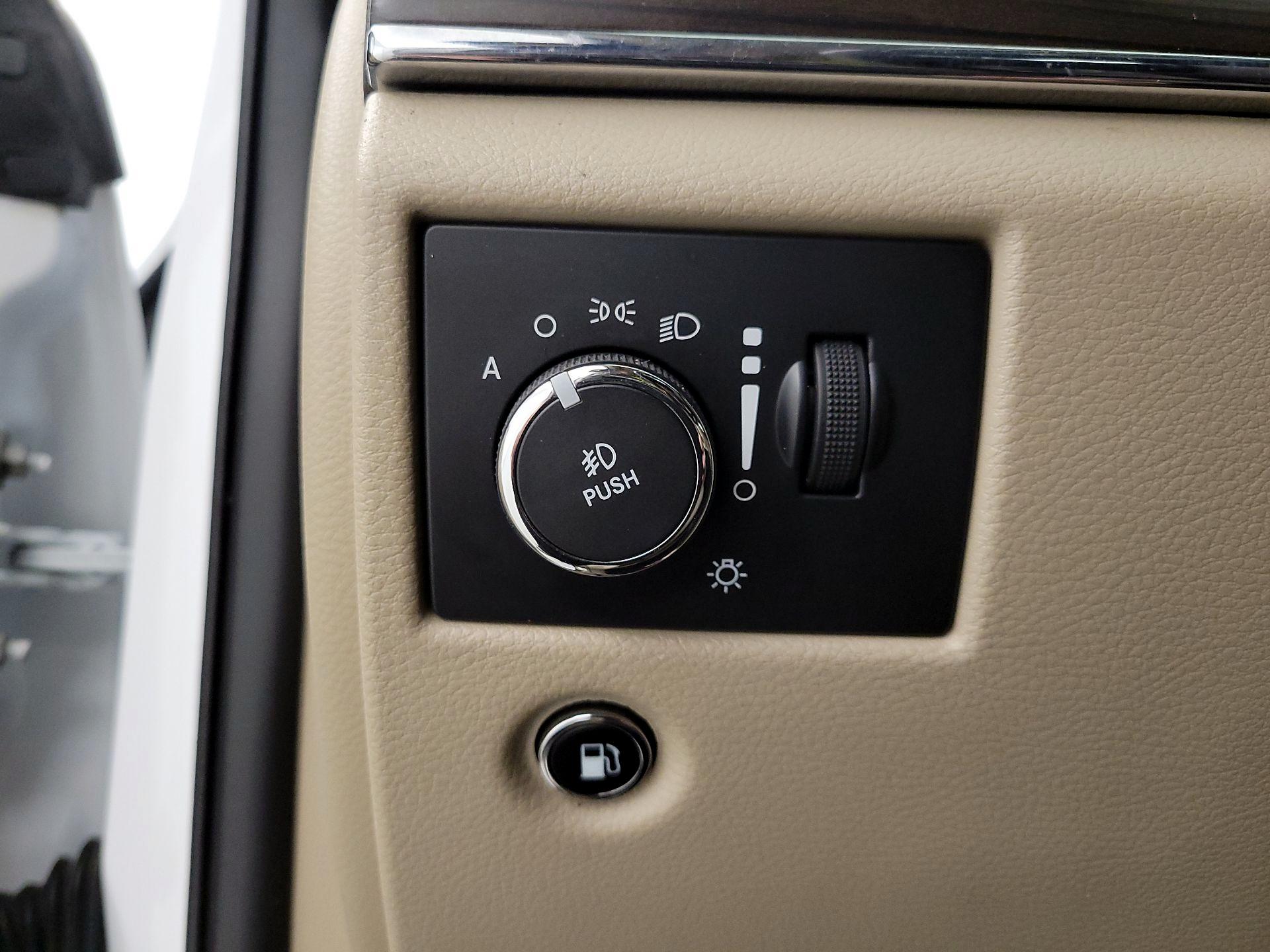 Thumbnail: 2015 Jeep Grand Cherokee - 13