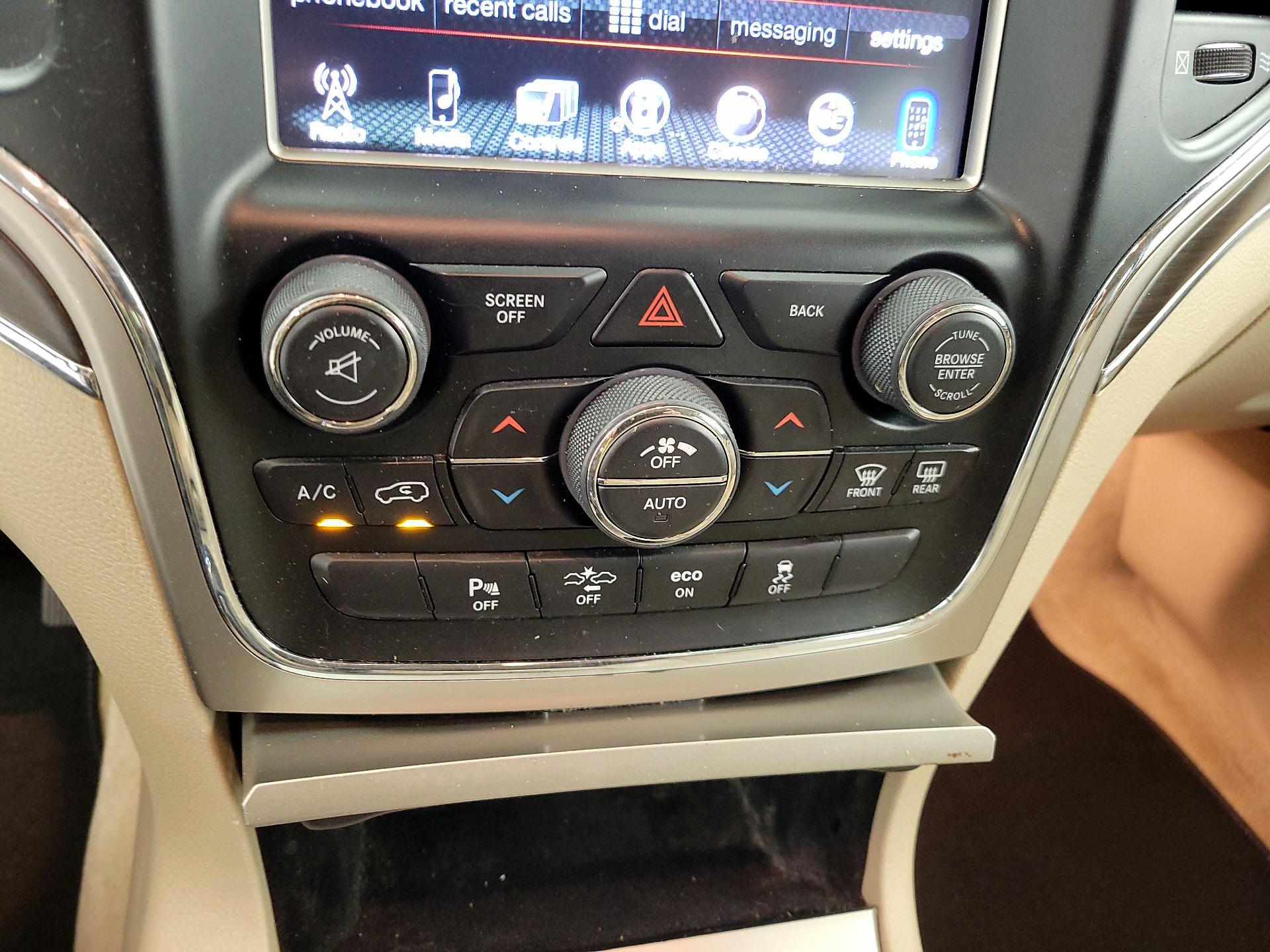 Thumbnail: 2015 Jeep Grand Cherokee - 17