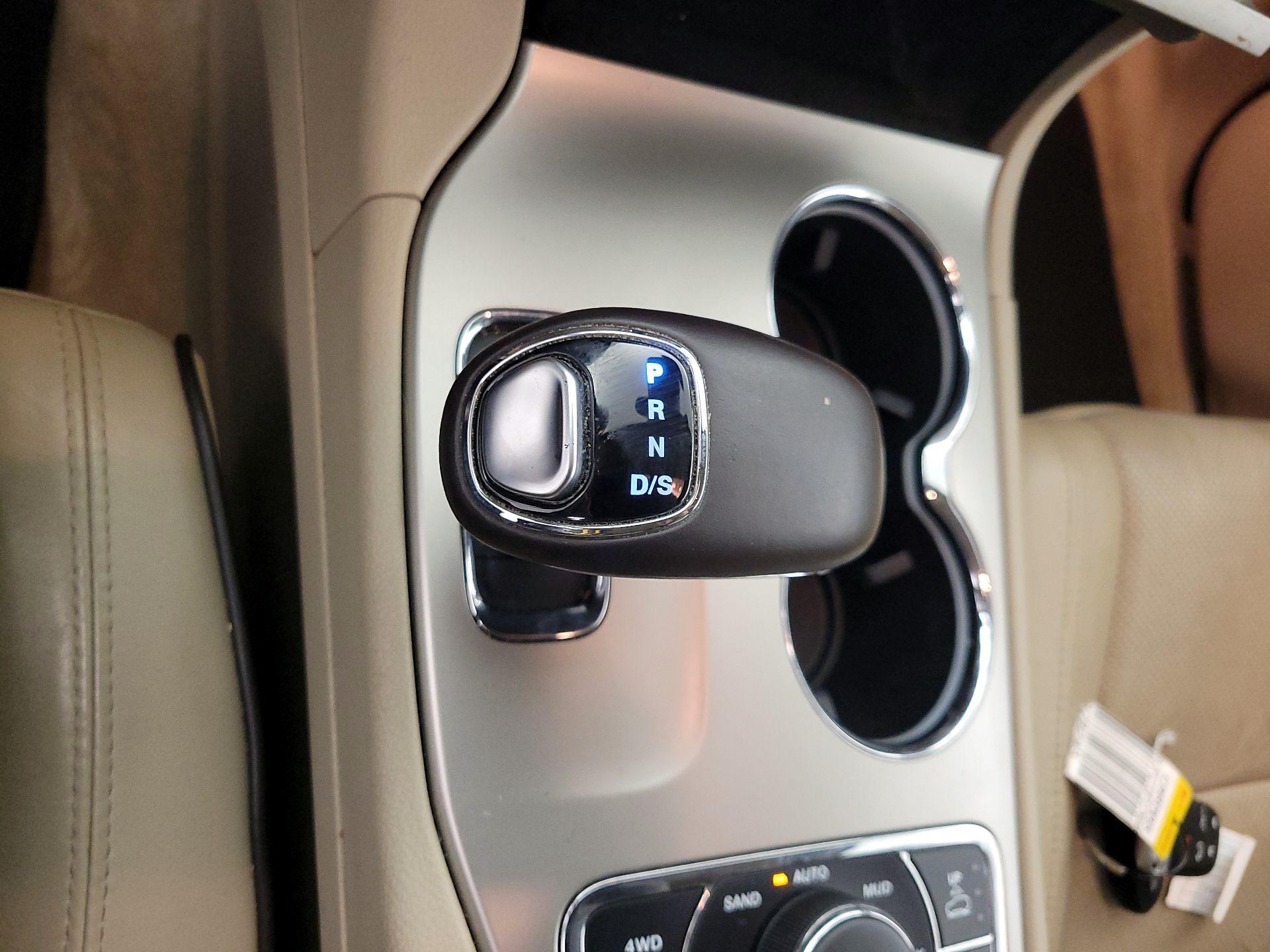 Thumbnail: 2015 Jeep Grand Cherokee - 18