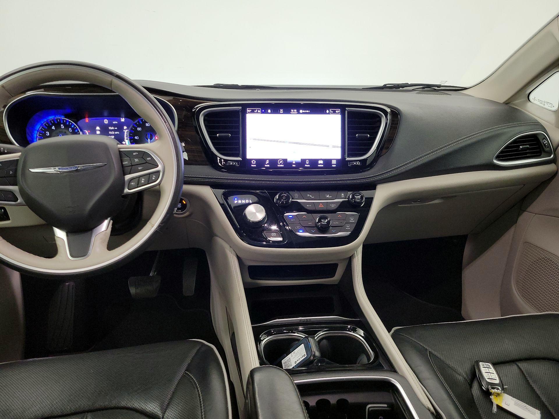 Thumbnail: 2021 Chrysler Pacifica - 9