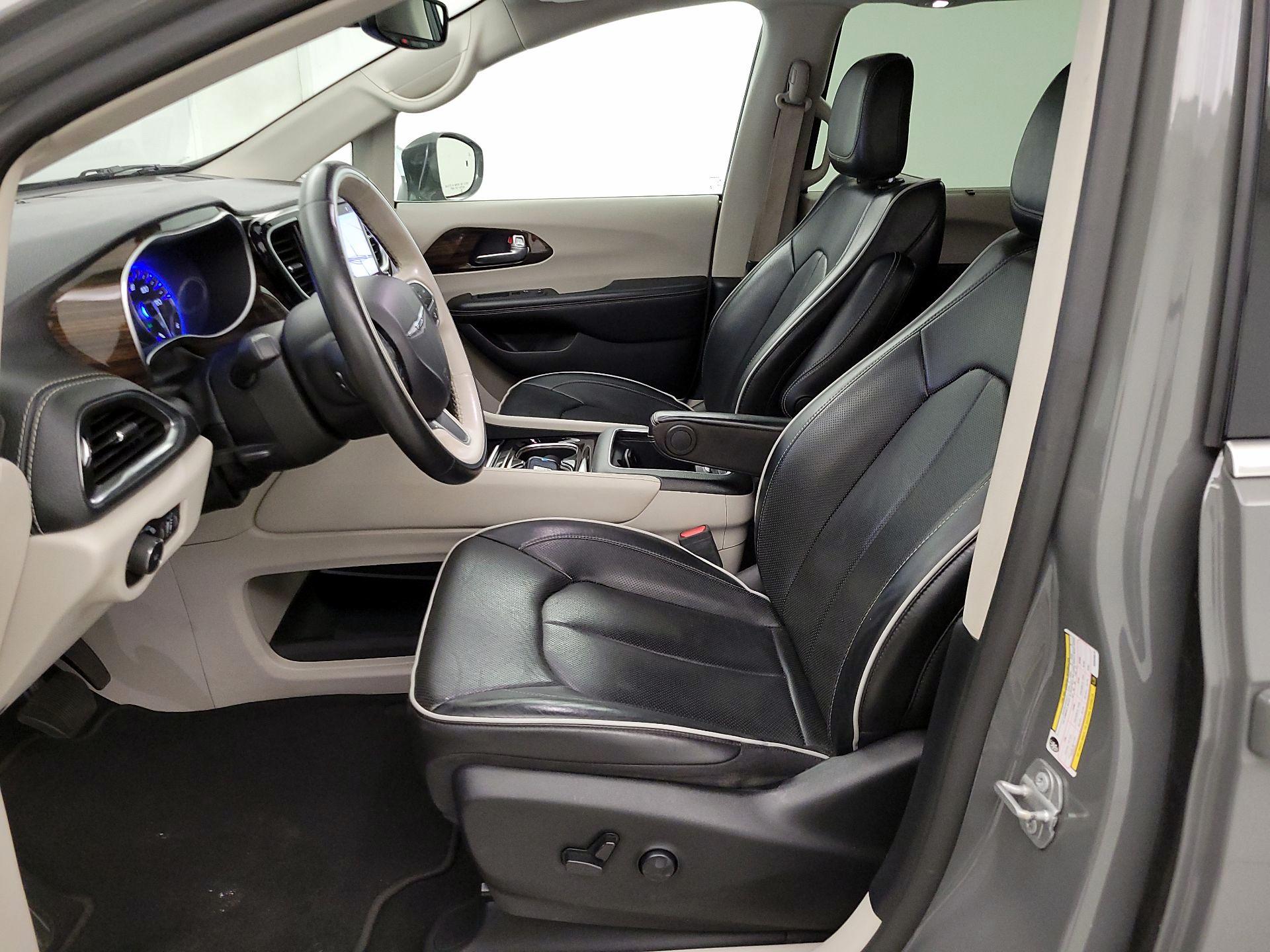 Thumbnail: 2021 Chrysler Pacifica - 11