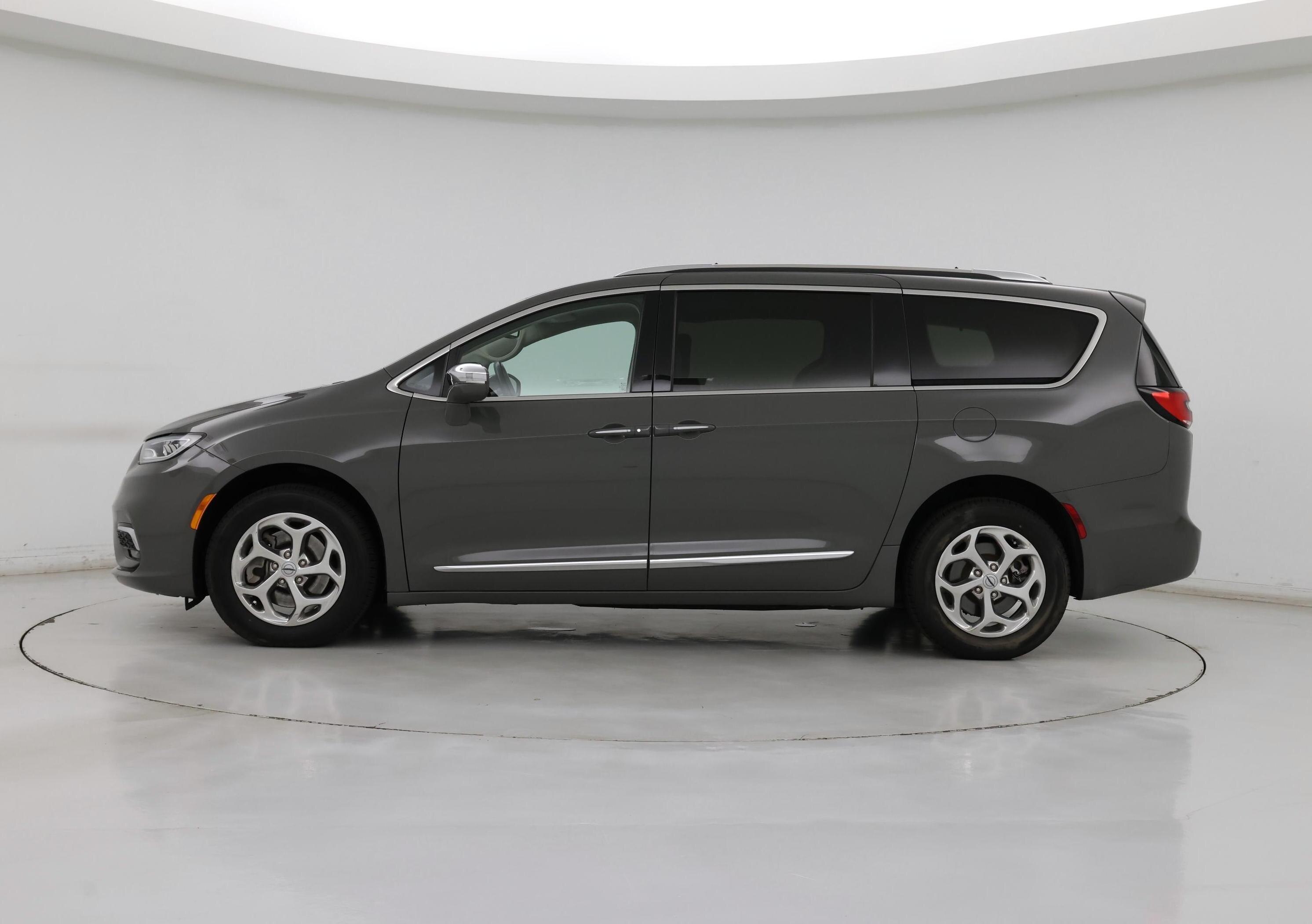 Thumbnail: 2021 Chrysler Pacifica - 3