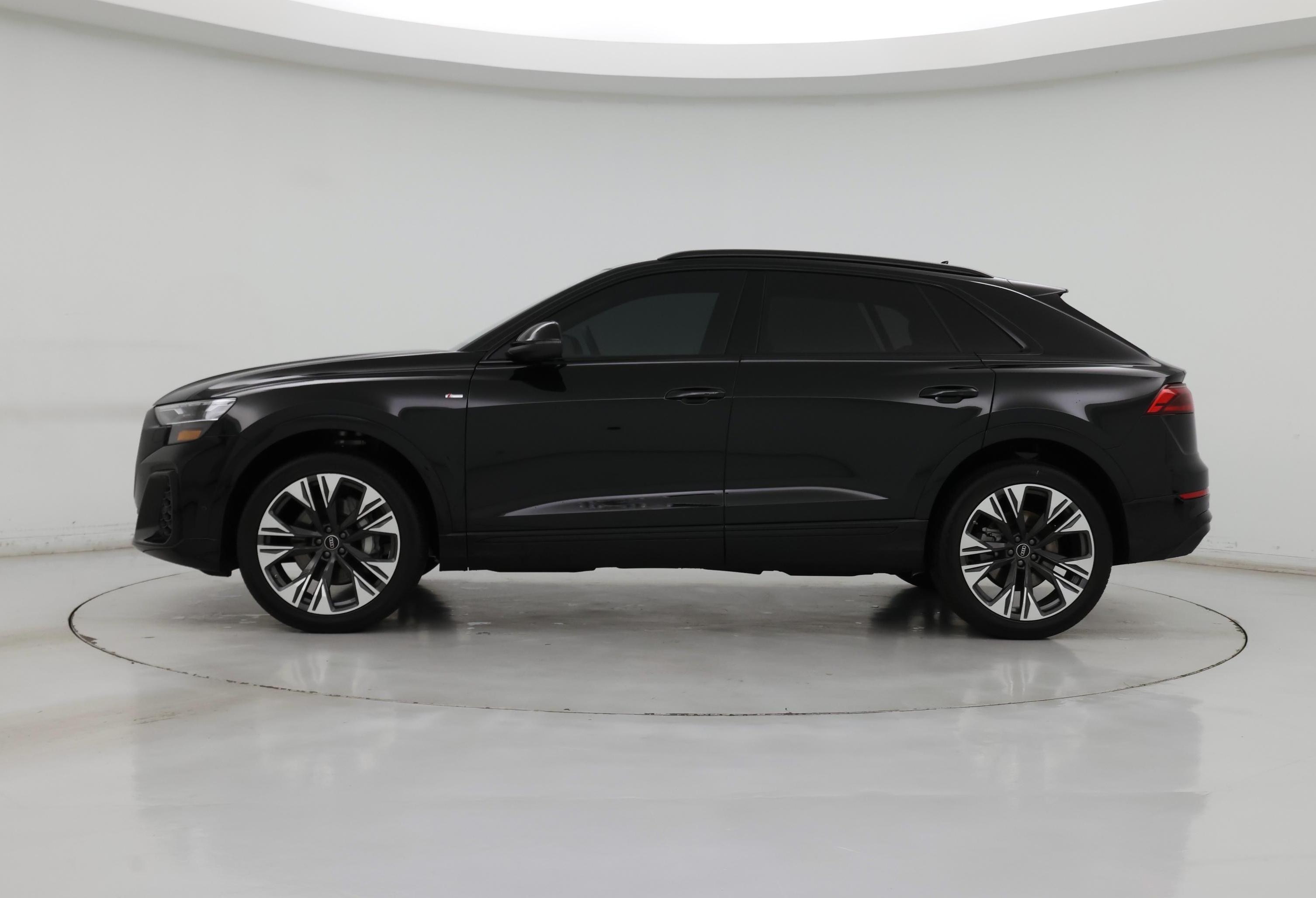 Thumbnail: 2025 Audi Q8 - 3