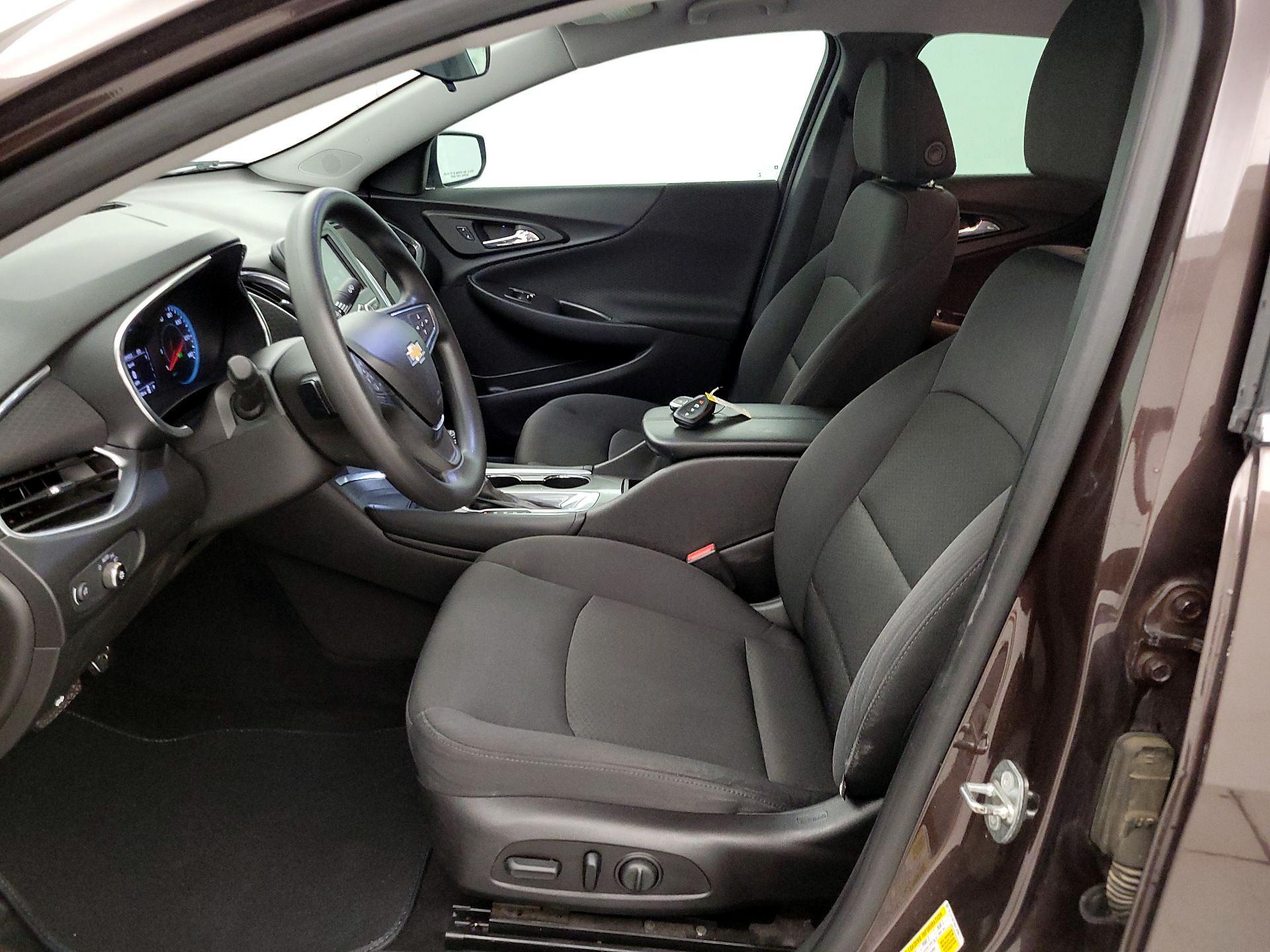 Thumbnail: 2016 Chevrolet Malibu - 11