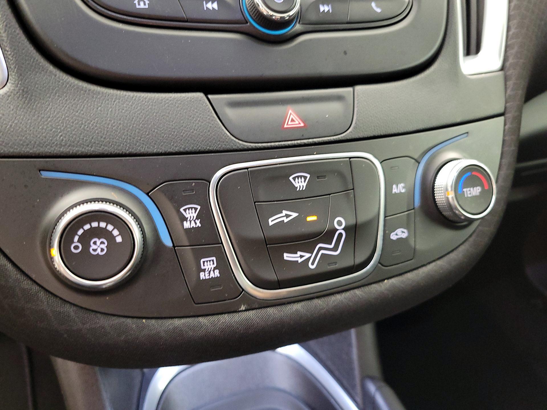 Thumbnail: 2016 Chevrolet Malibu - 16