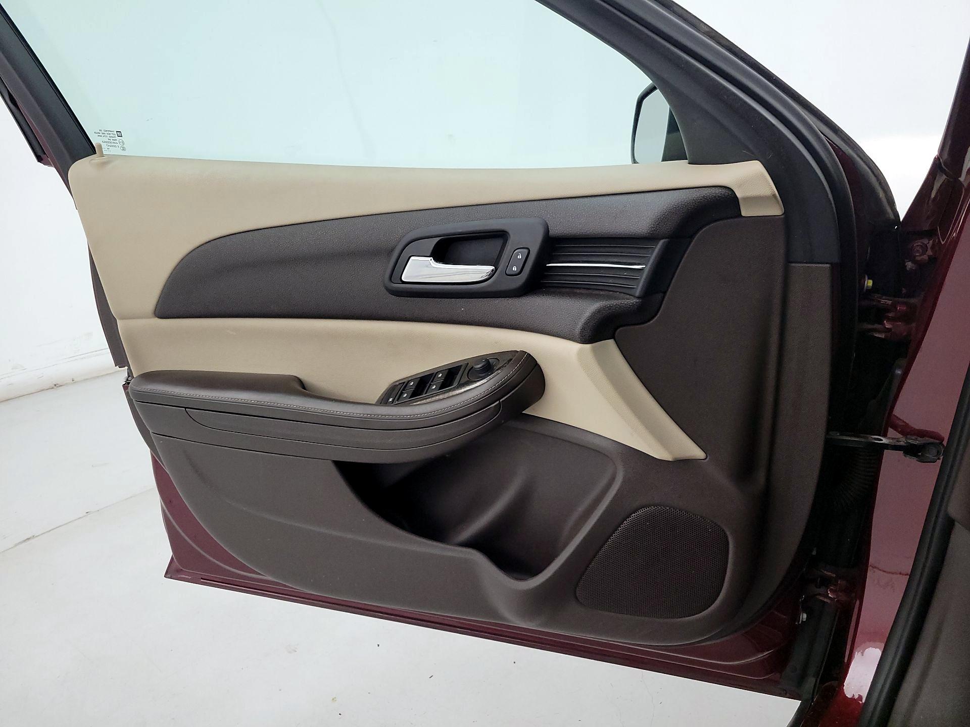 Thumbnail: 2016 Chevrolet Malibu - 12