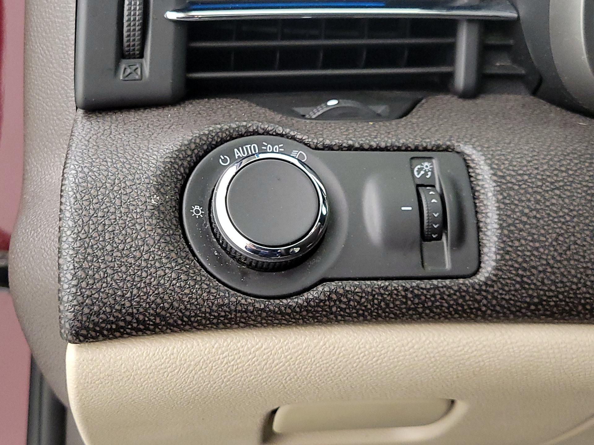 Thumbnail: 2016 Chevrolet Malibu - 13