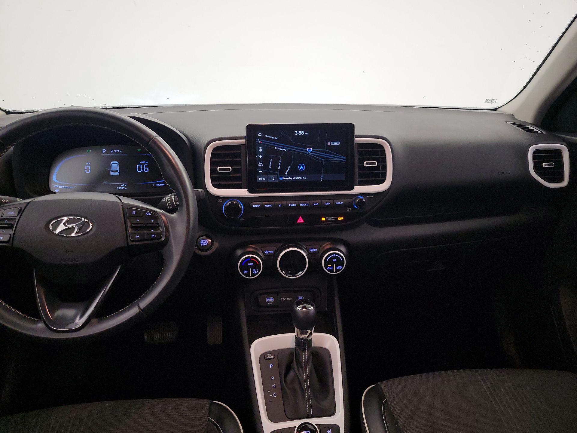 Thumbnail: 2023 Hyundai Venue - 9